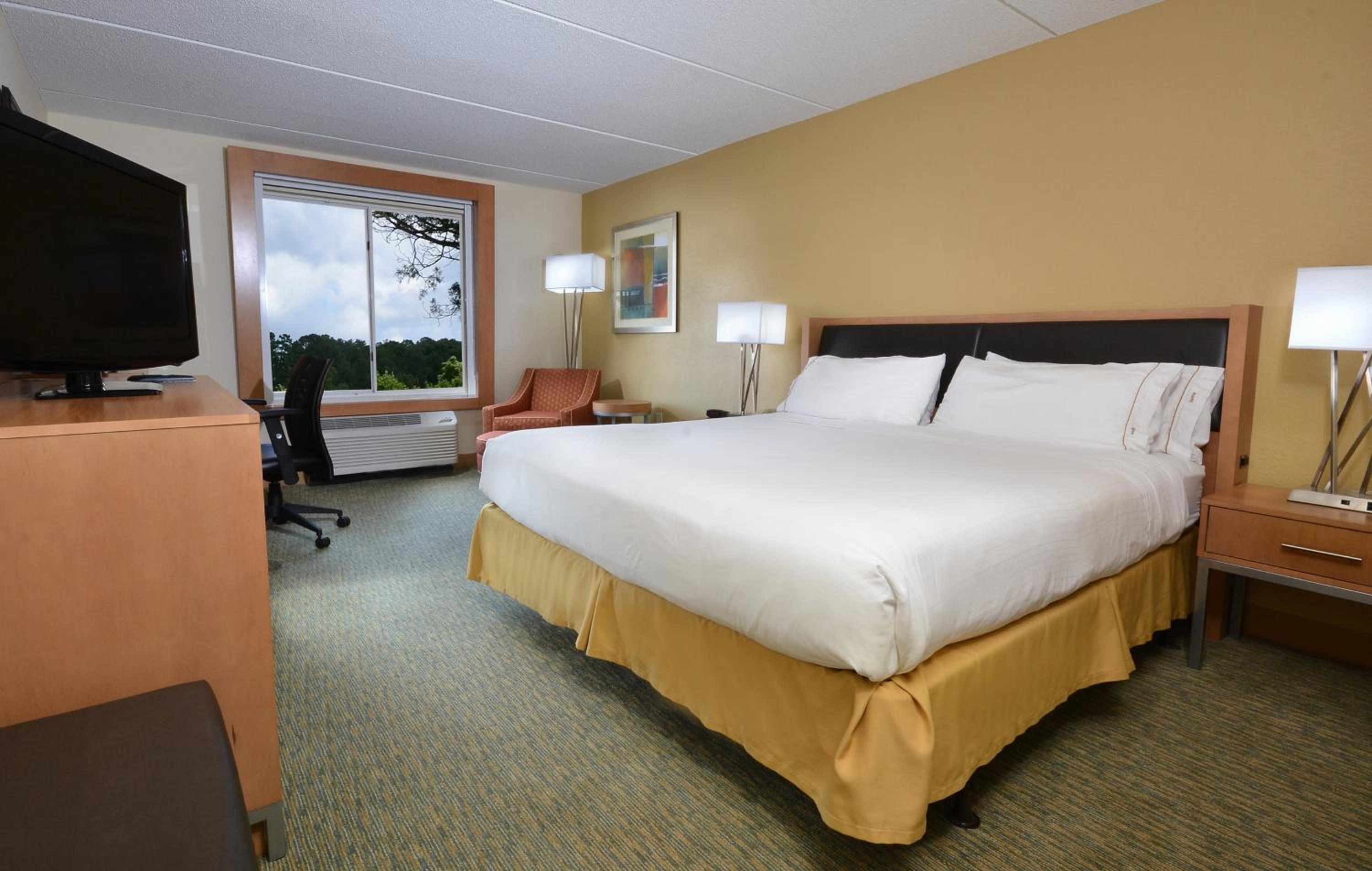 Standard King Room - Photo 5
