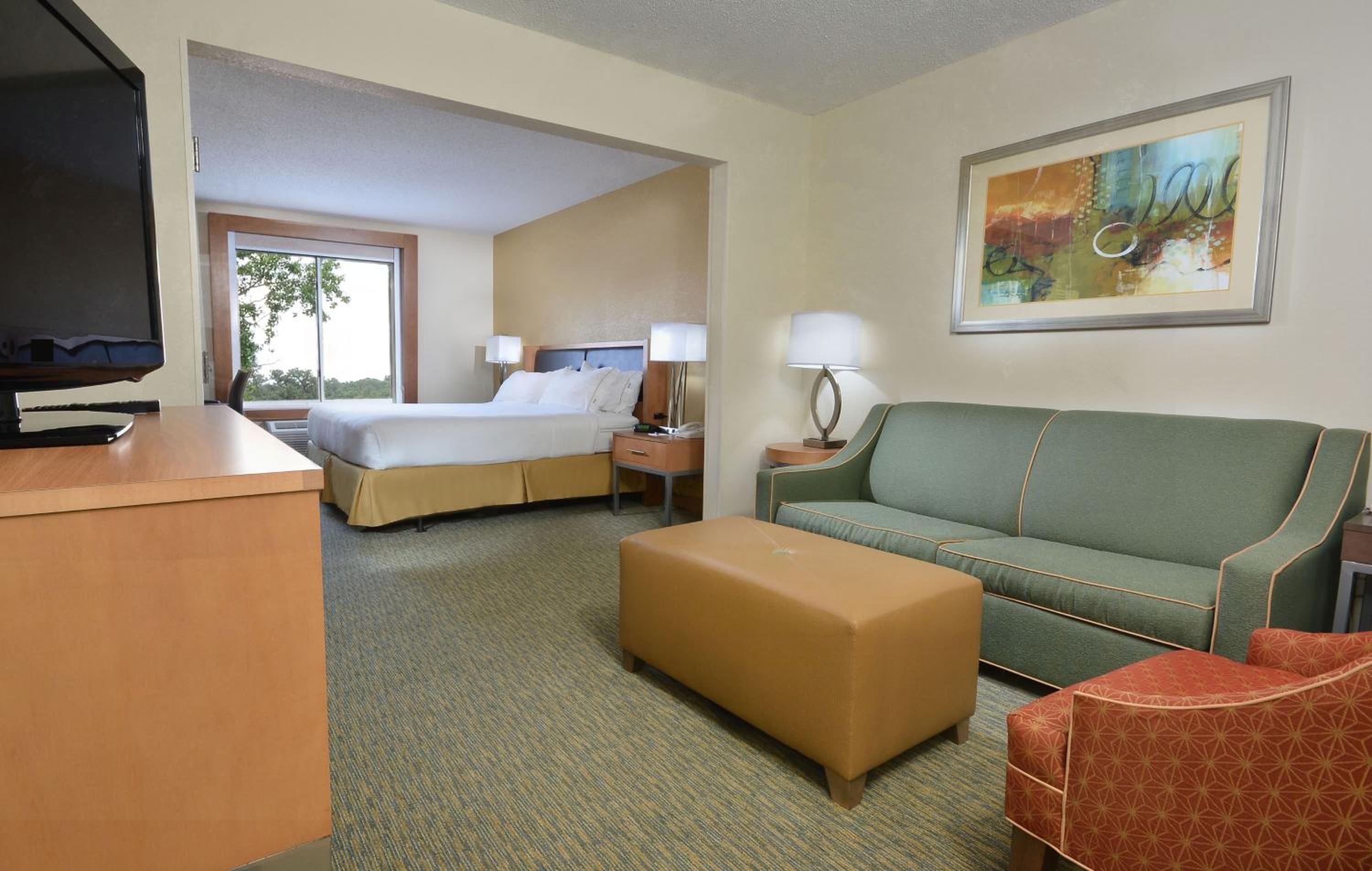 King Suite - Non-Smoking - Photo 2