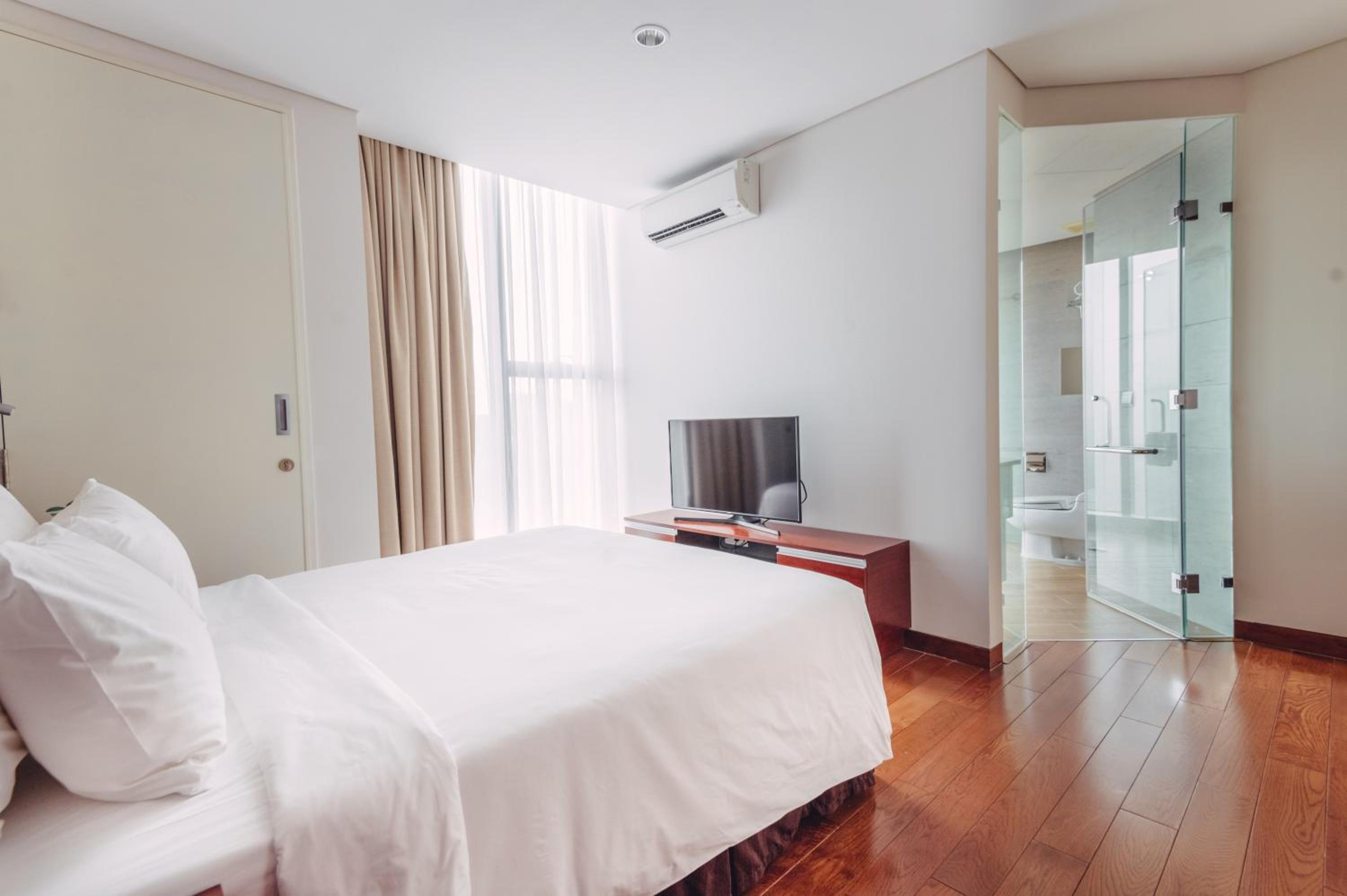 Executive 1-Bedroom photo 1
