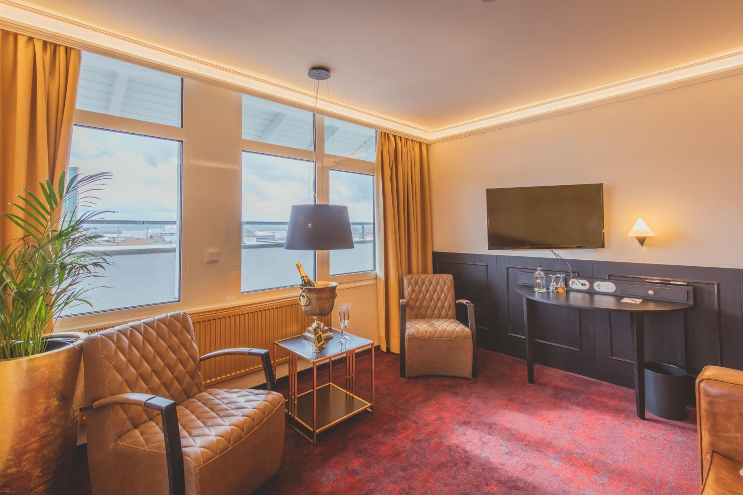 Suite - Photo 4