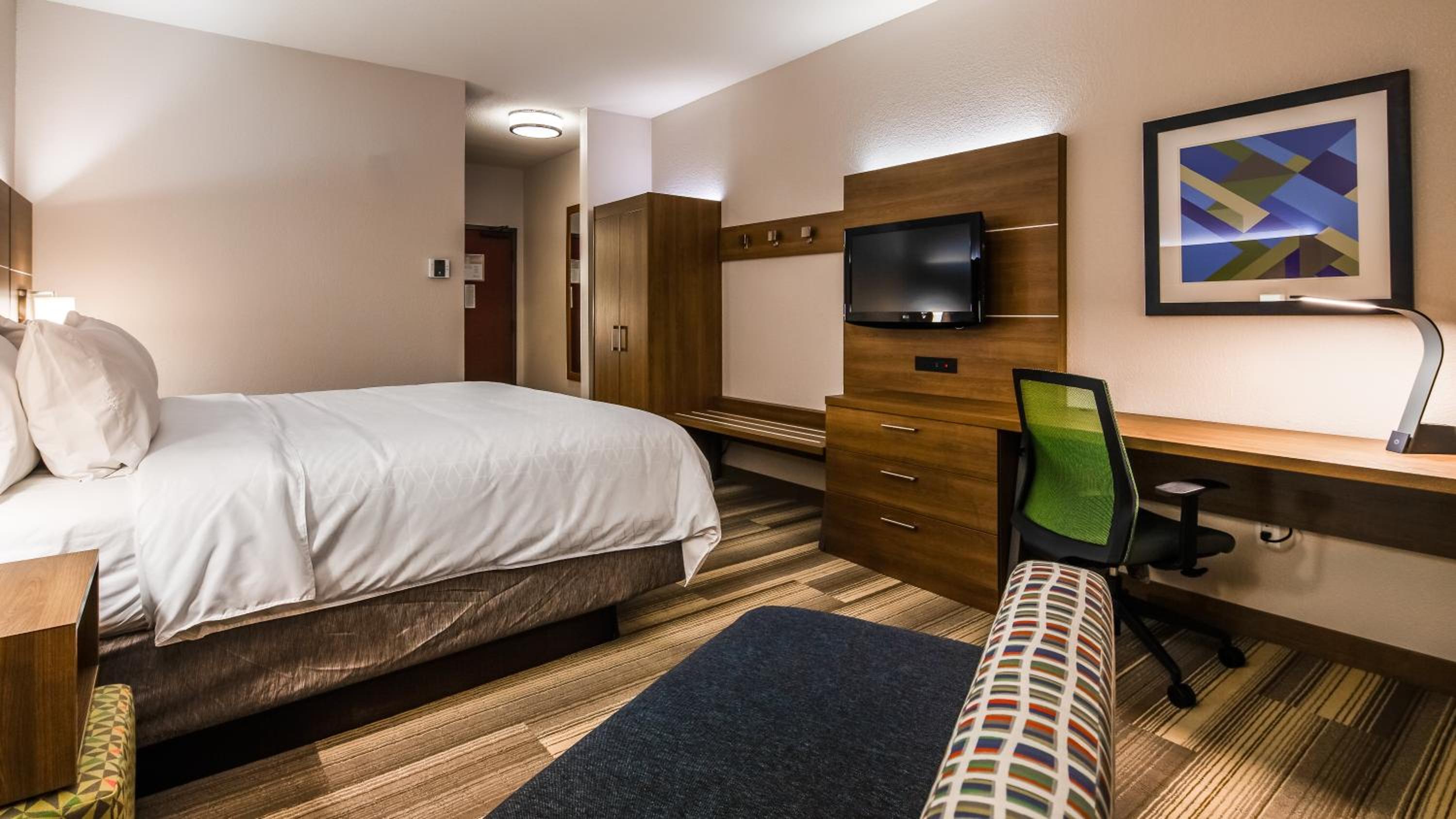 Standard King Room with Transfer Shower - Communications Access
