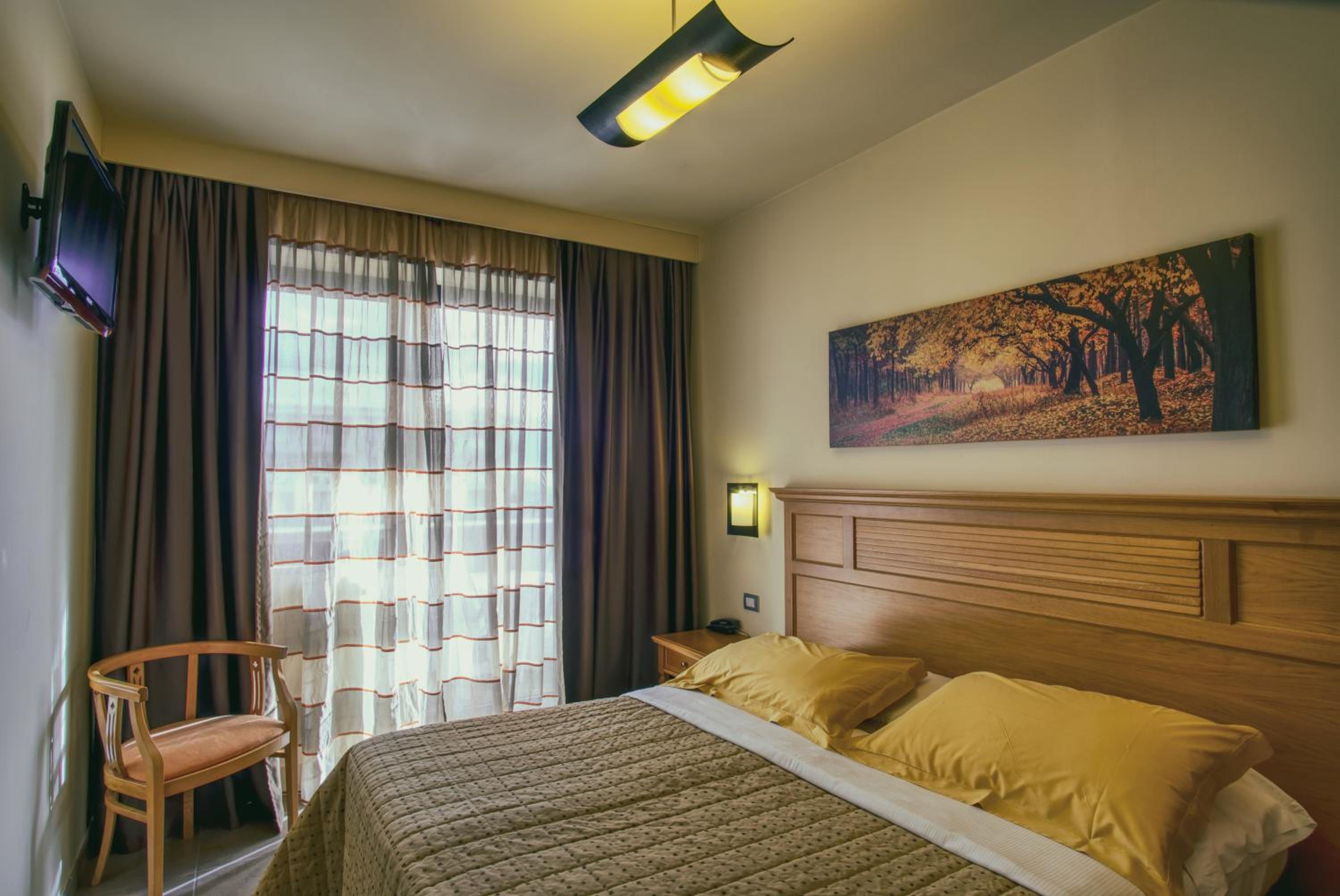 One-Bedroom Apartment with Balcony - Annex - Photo 3