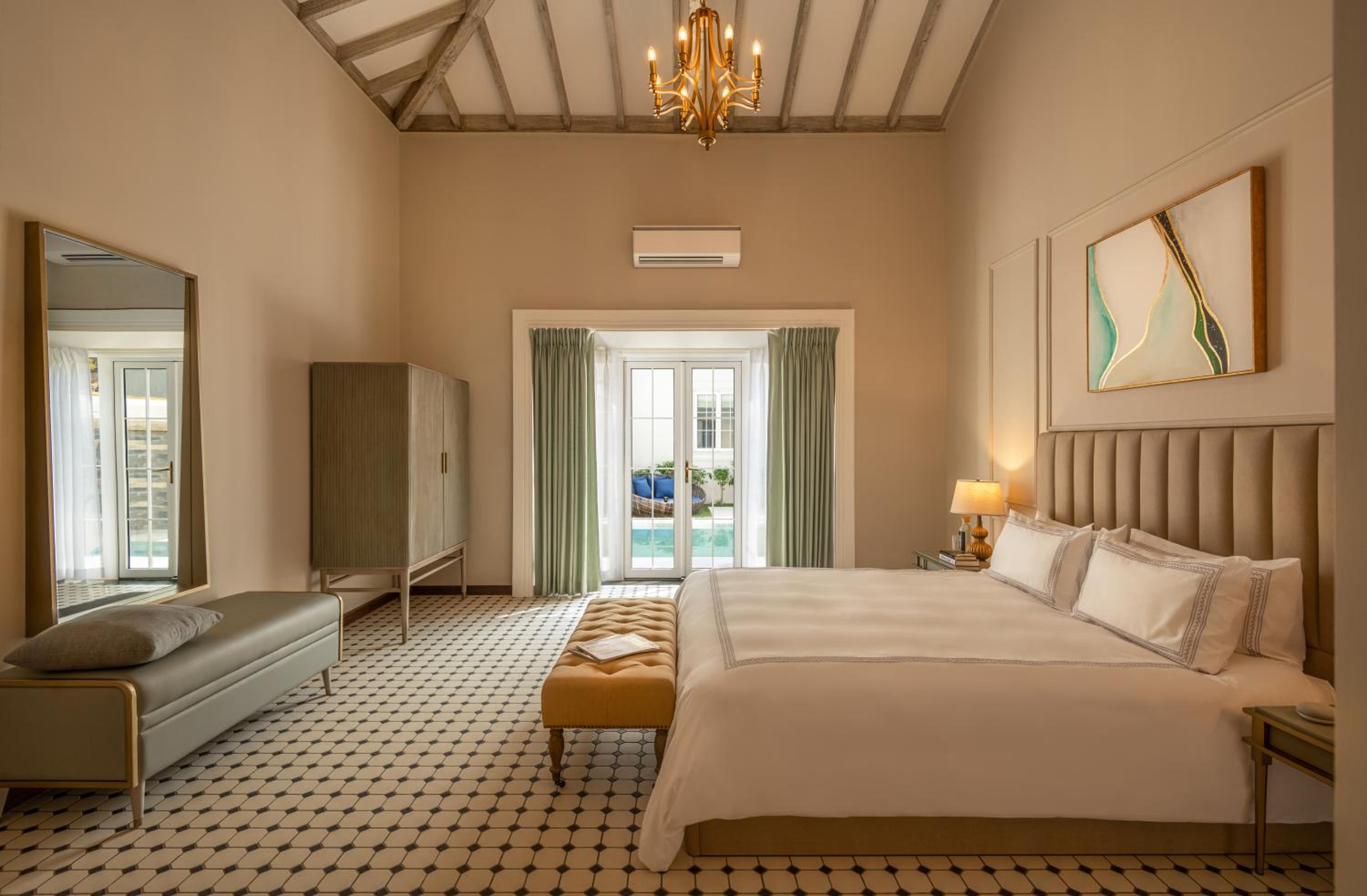 Superior Suite with Pool Access - Photo 6