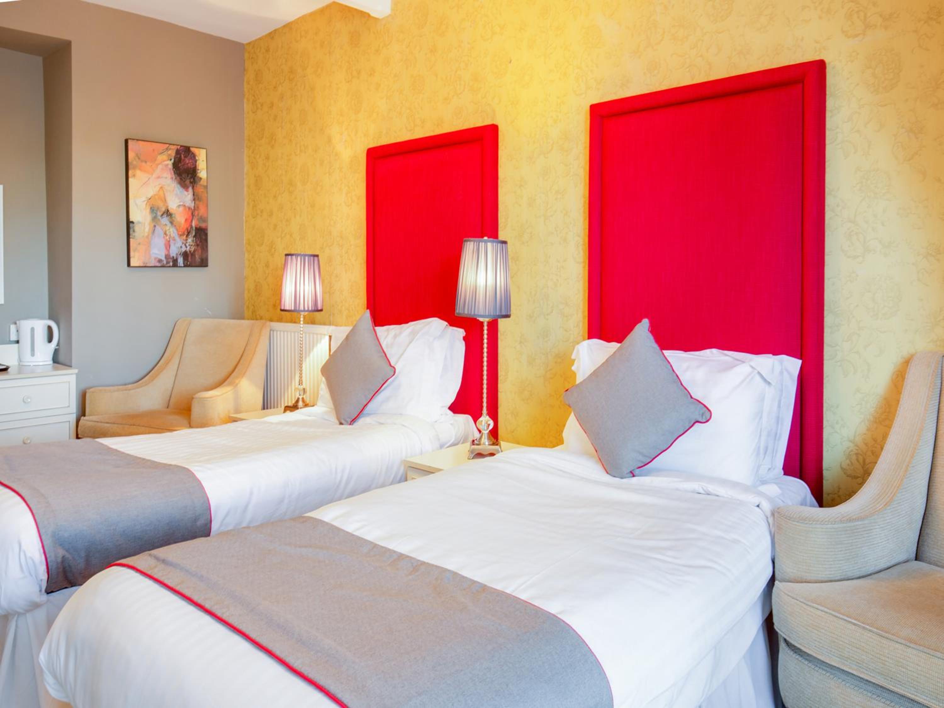 Standard Twin Room - Photo 4