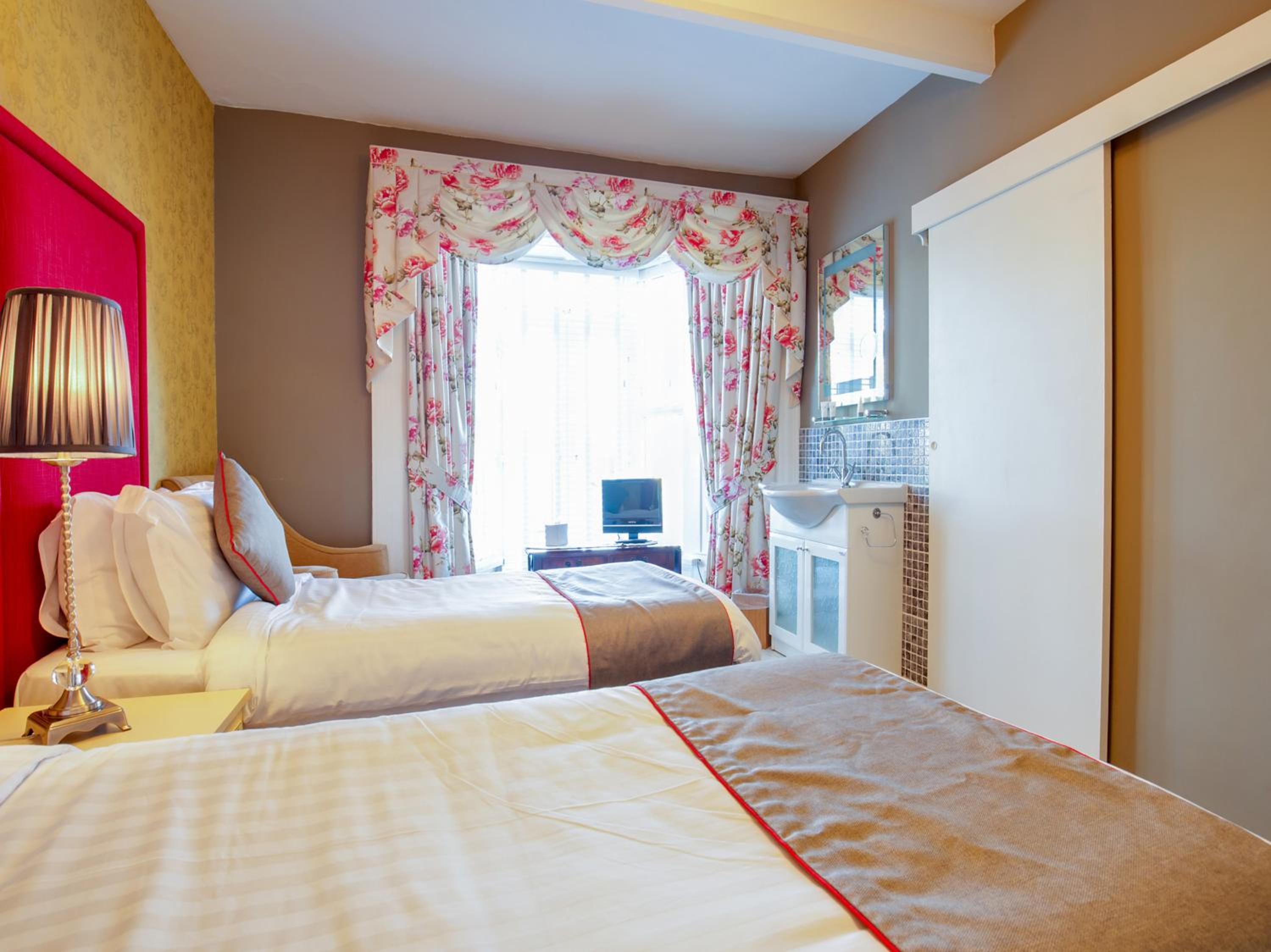 Standard Twin Room - Photo 6