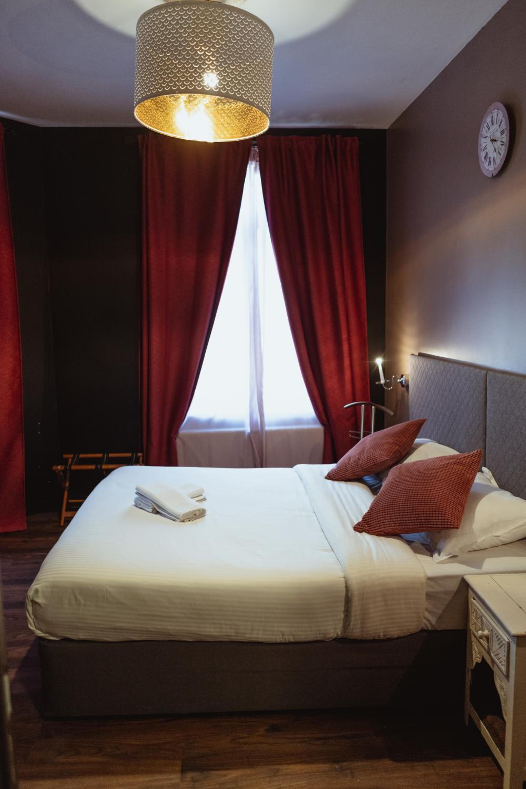 Standard Double Room - Photo 1