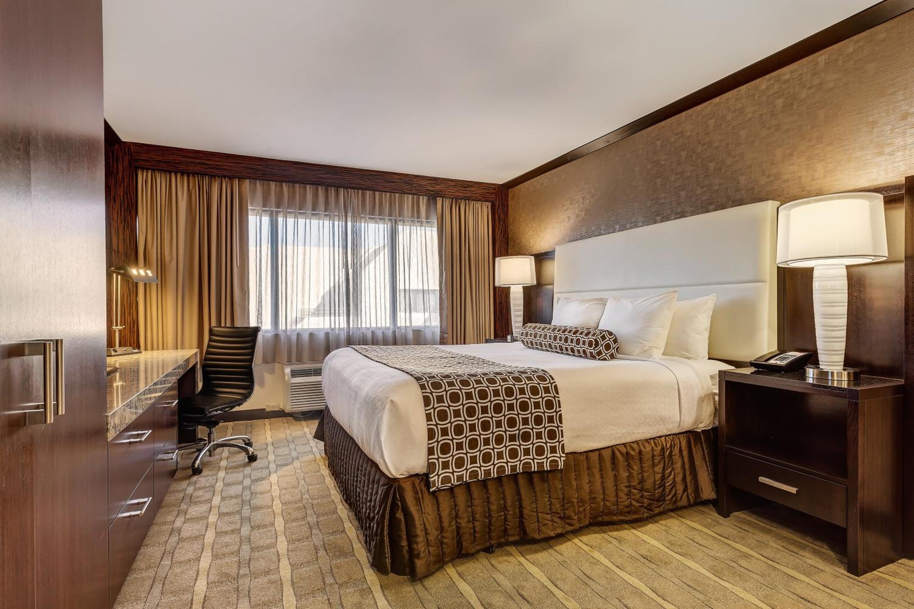 Premium King Room photo 1