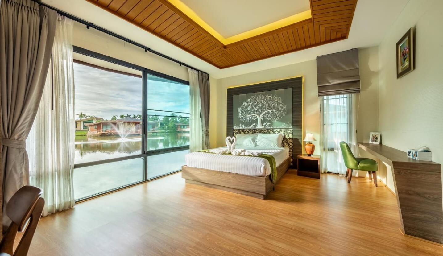 Standard King Room photo 3