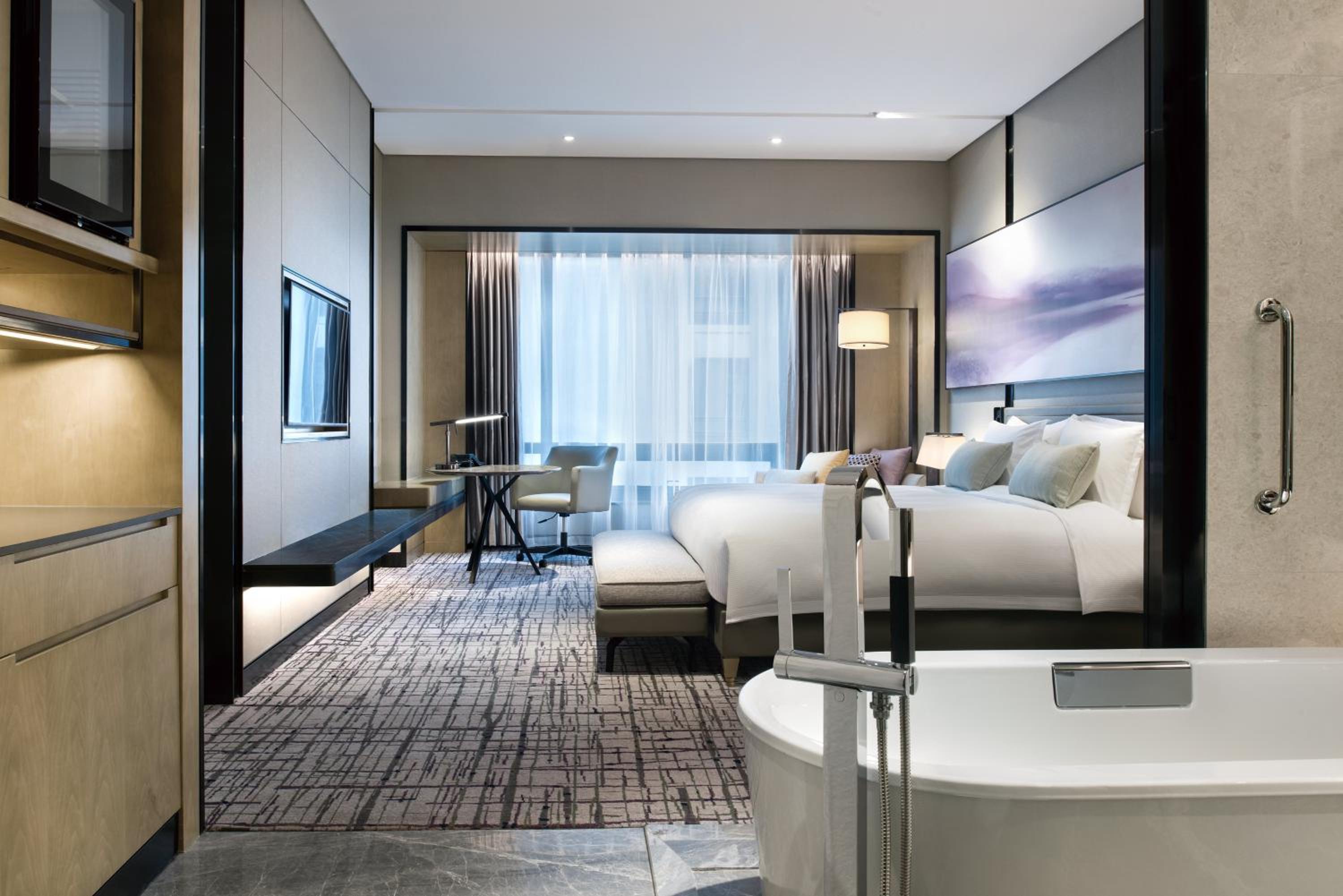 Standard King Room with Garden View