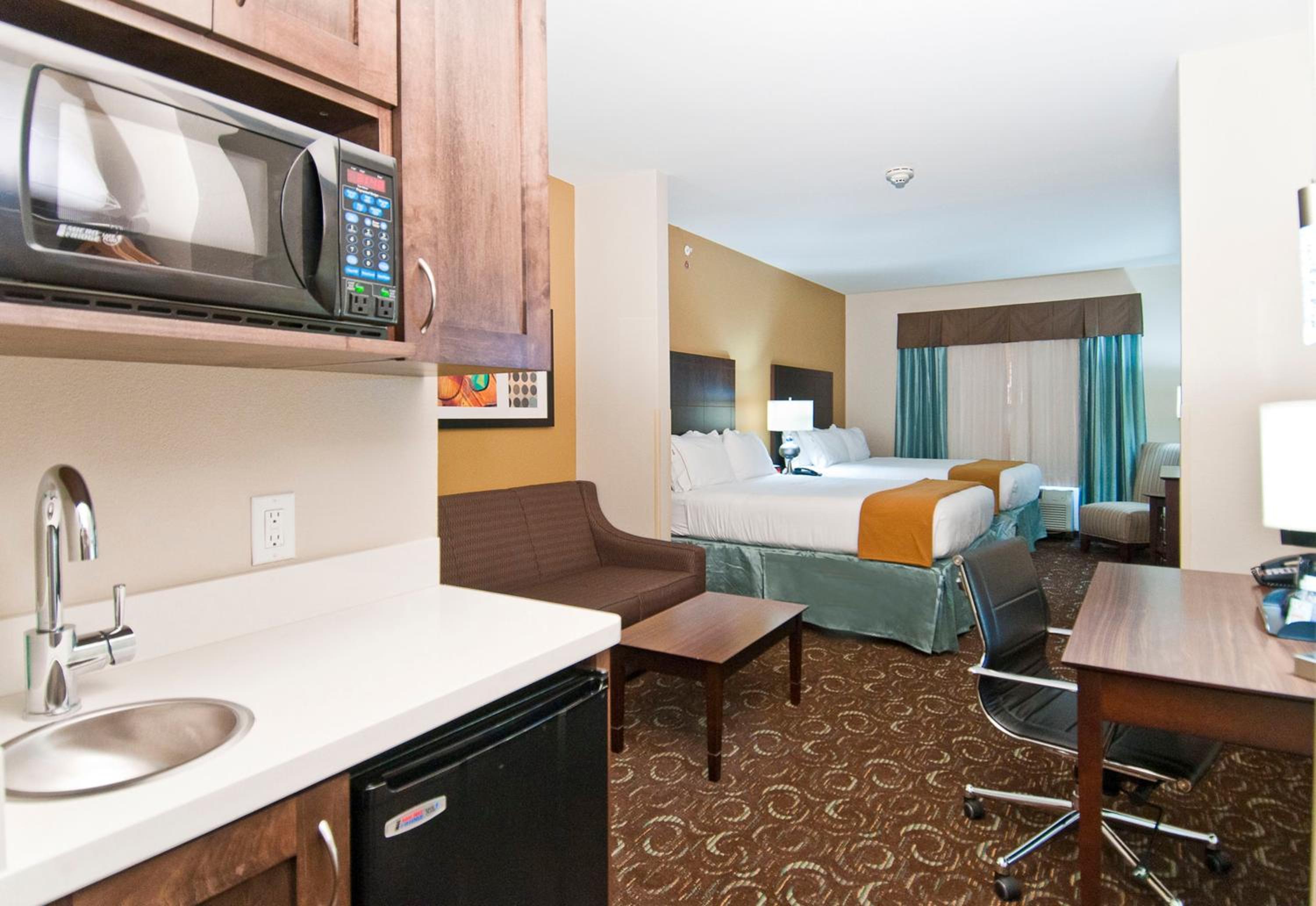 Suite, 1 King Bed, Accessible (Communication, Accessible Tub) thumbnail 5