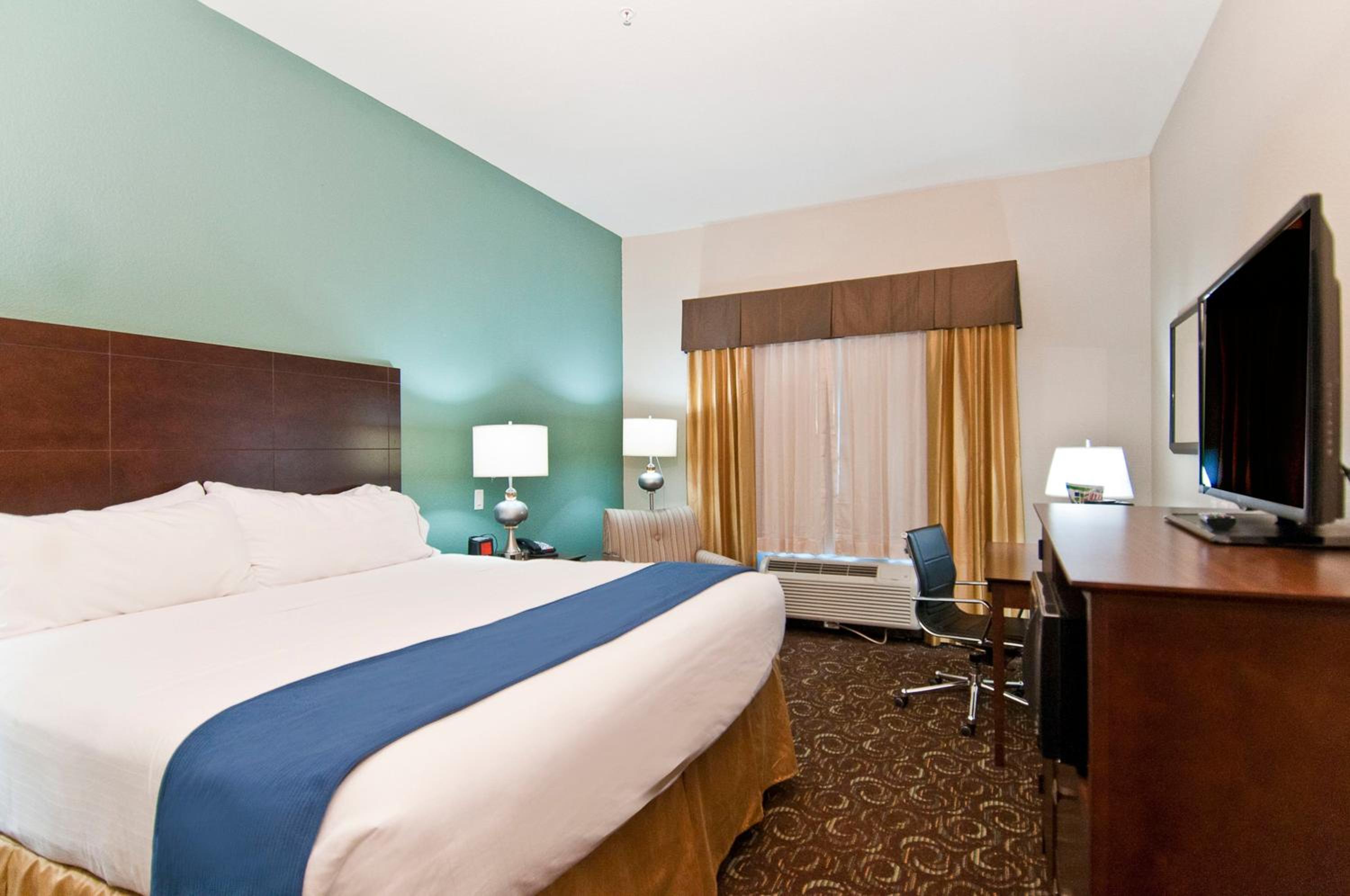 King Room - Hearing Accessible - Non-Smoking