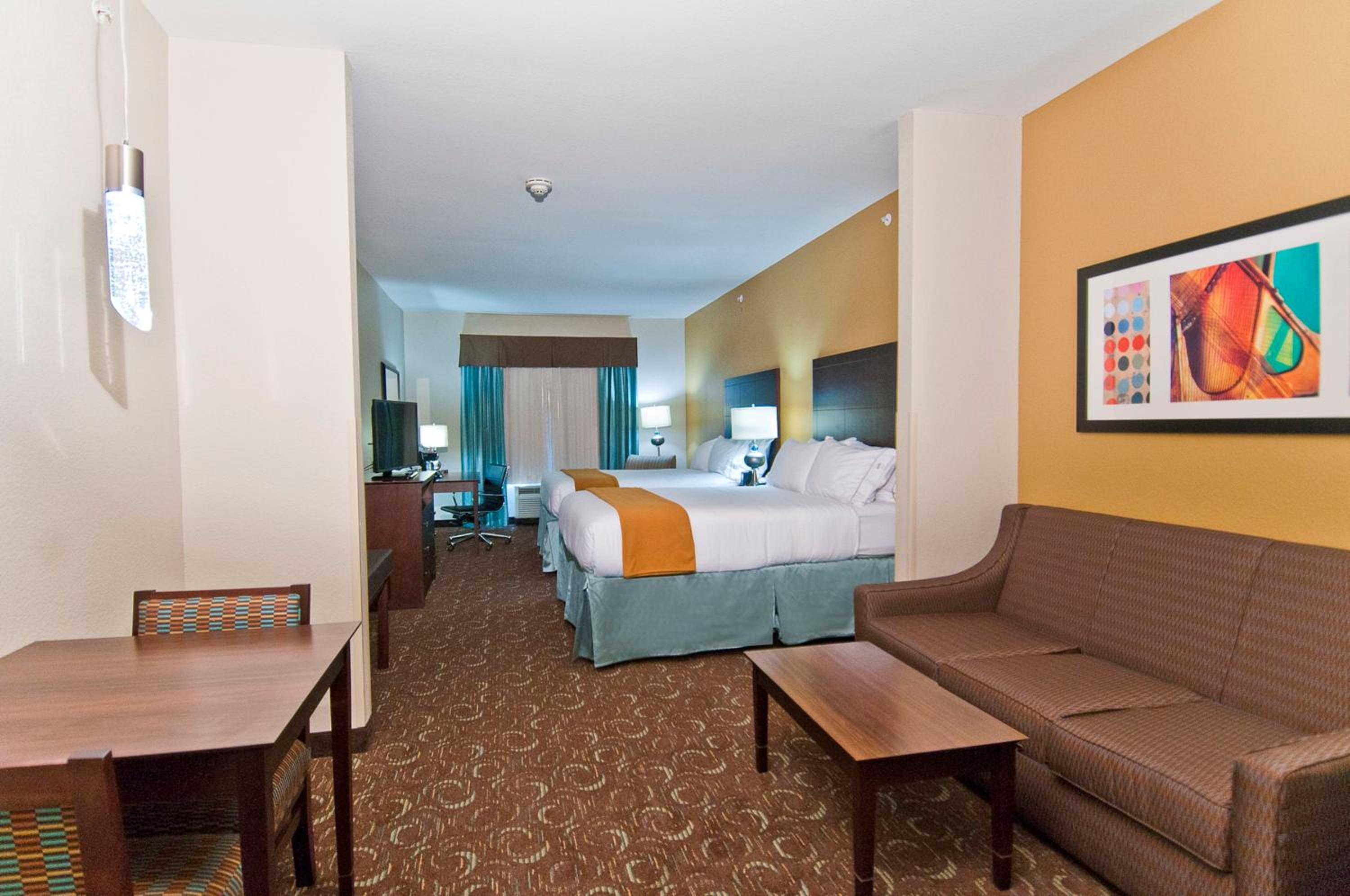 Suite, 1 King Bed, Accessible (Communication, Accessible Tub) thumbnail 6