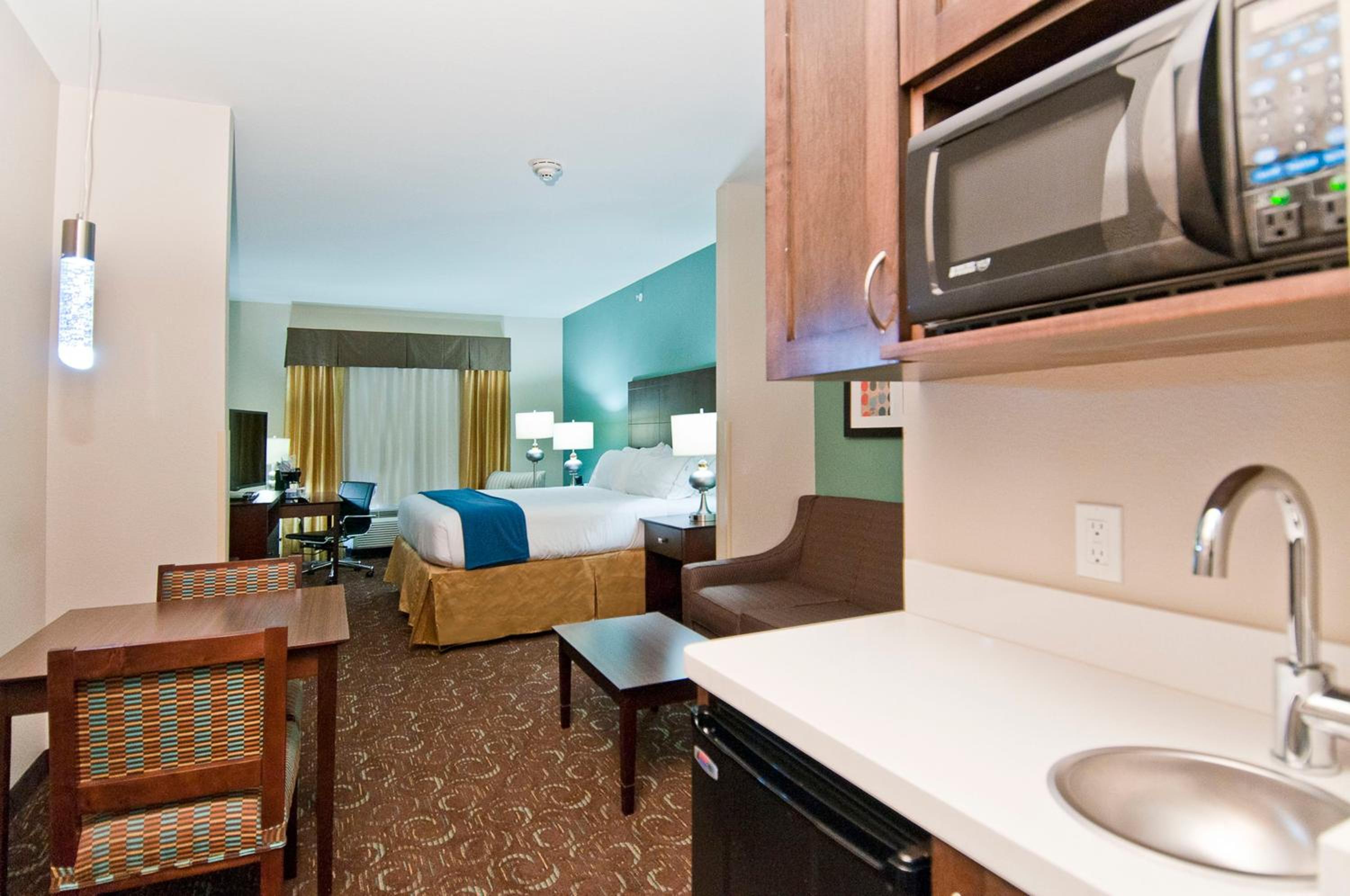 One-Bedroom Suite - Disability Access/Non-Smoking