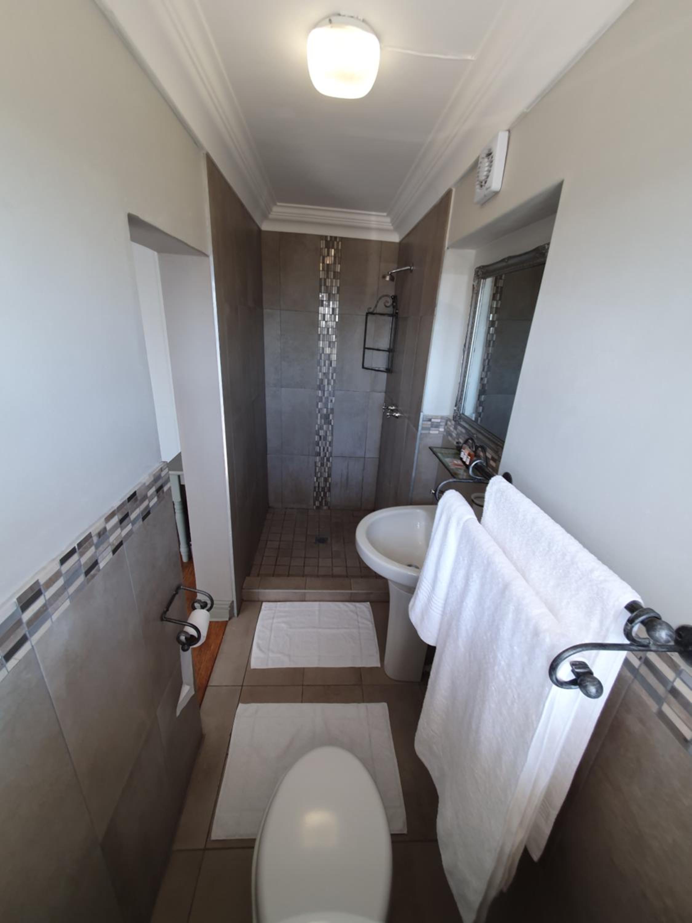 Queen Room with Balcony - Photo 2