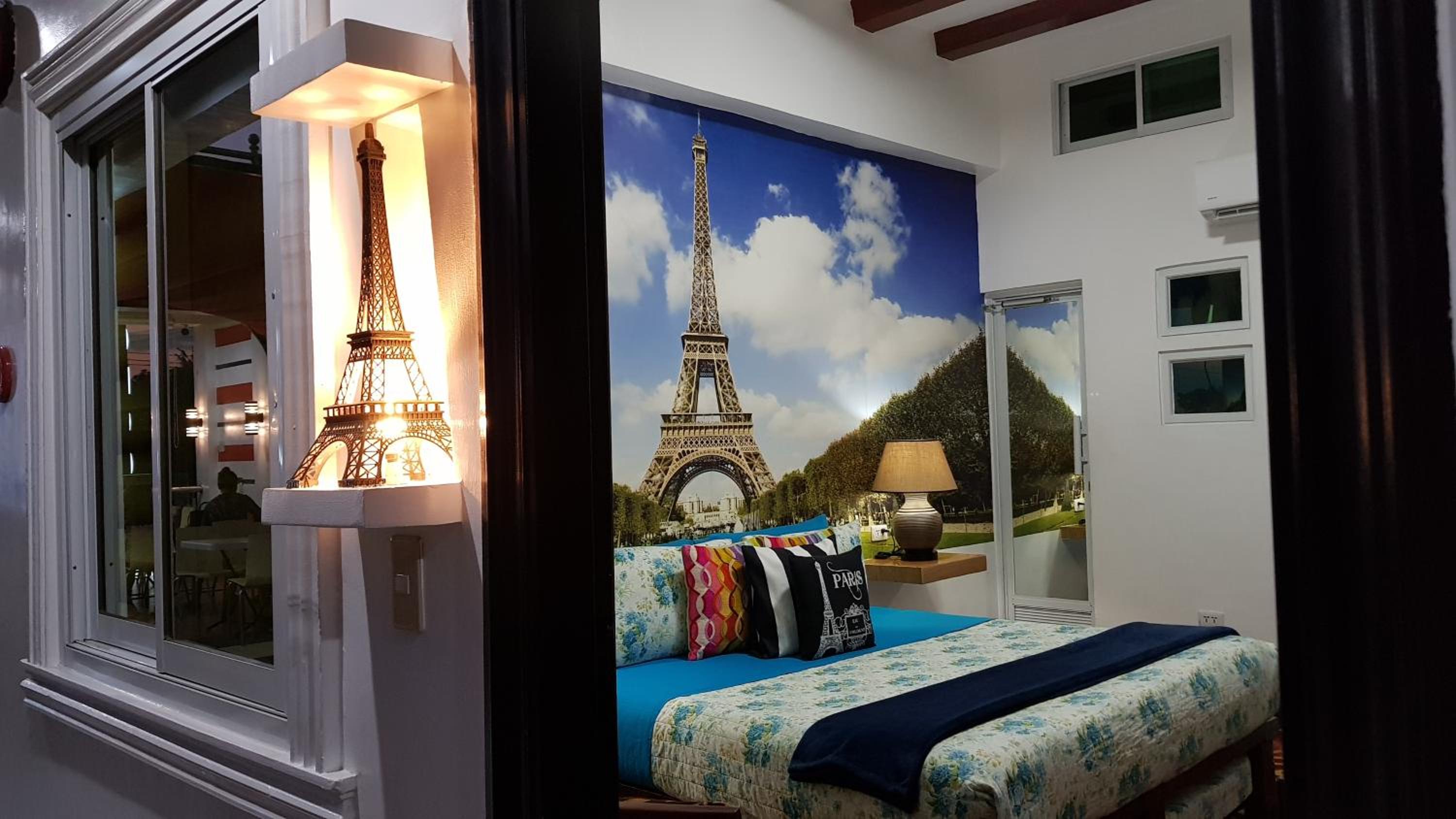 Deluxe King Room - Photo 1