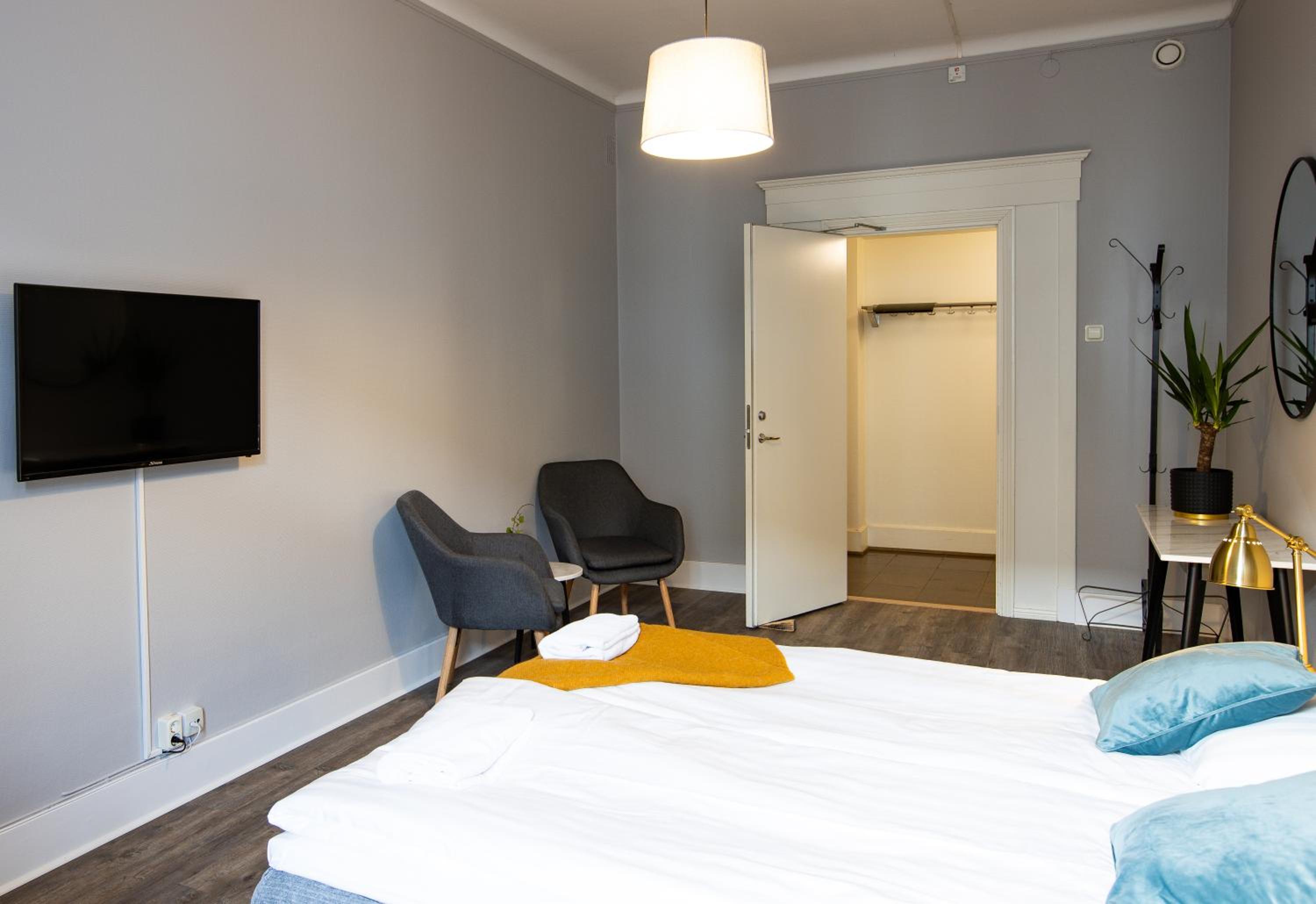 Double Room with Shared Bathroom photo 3
