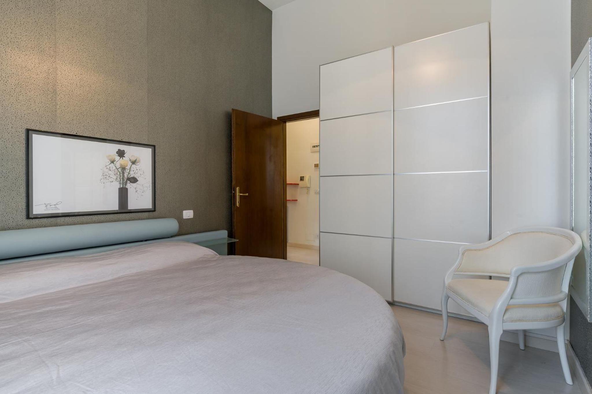 One-Bedroom Apartment - Photo 1