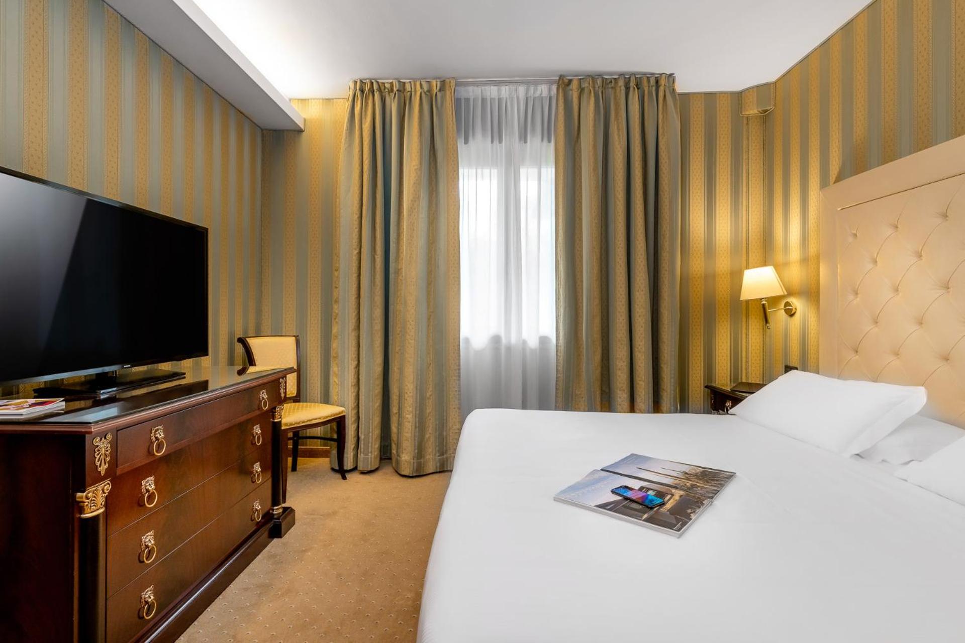 King Suite - Photo 3
