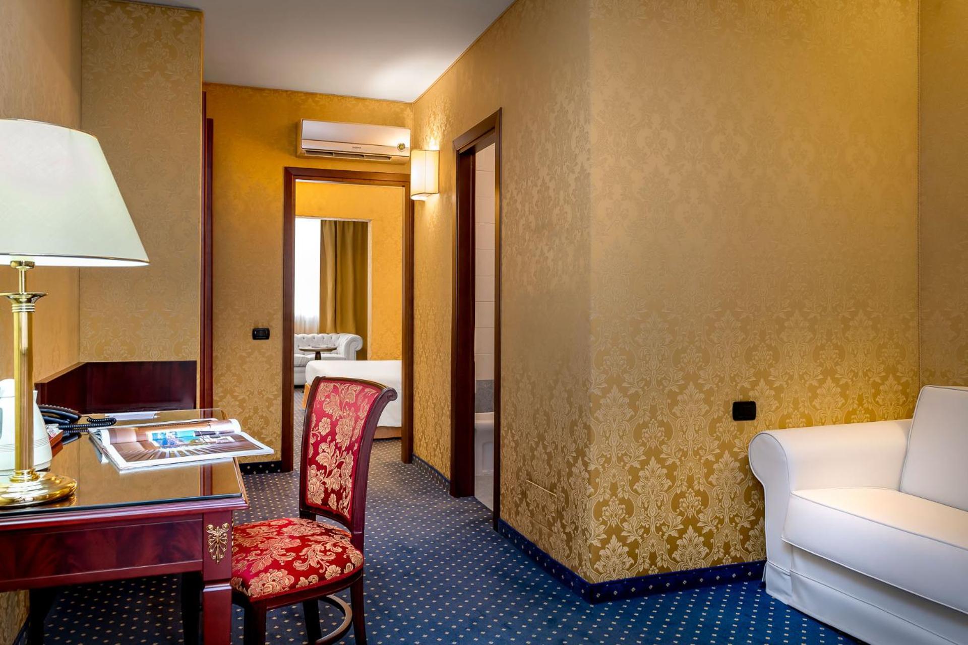 King Suite - Photo 2