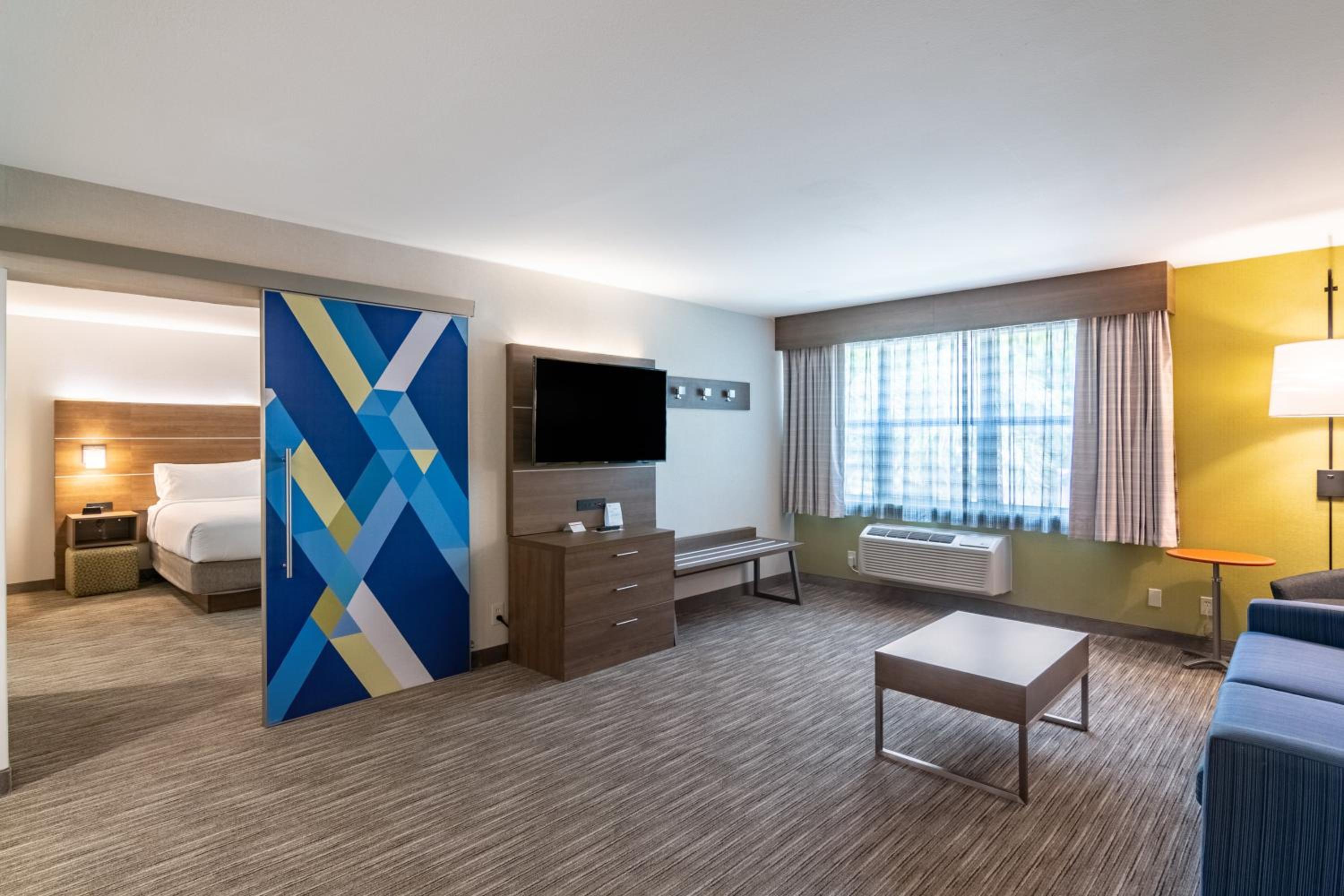 One-Bedroom Suite - Photo 1