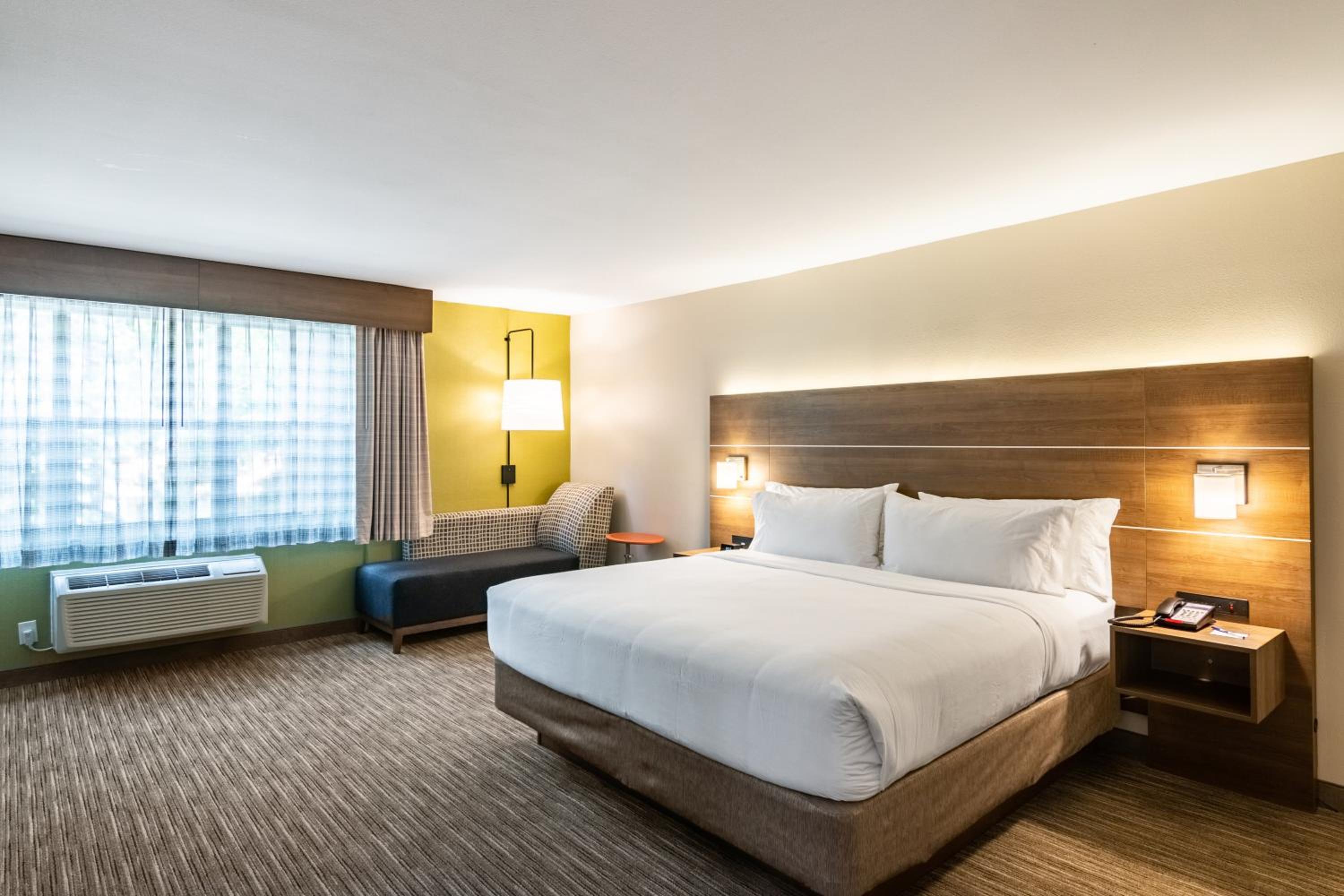 Standard King Room with Sofa Bed - Photo 2
