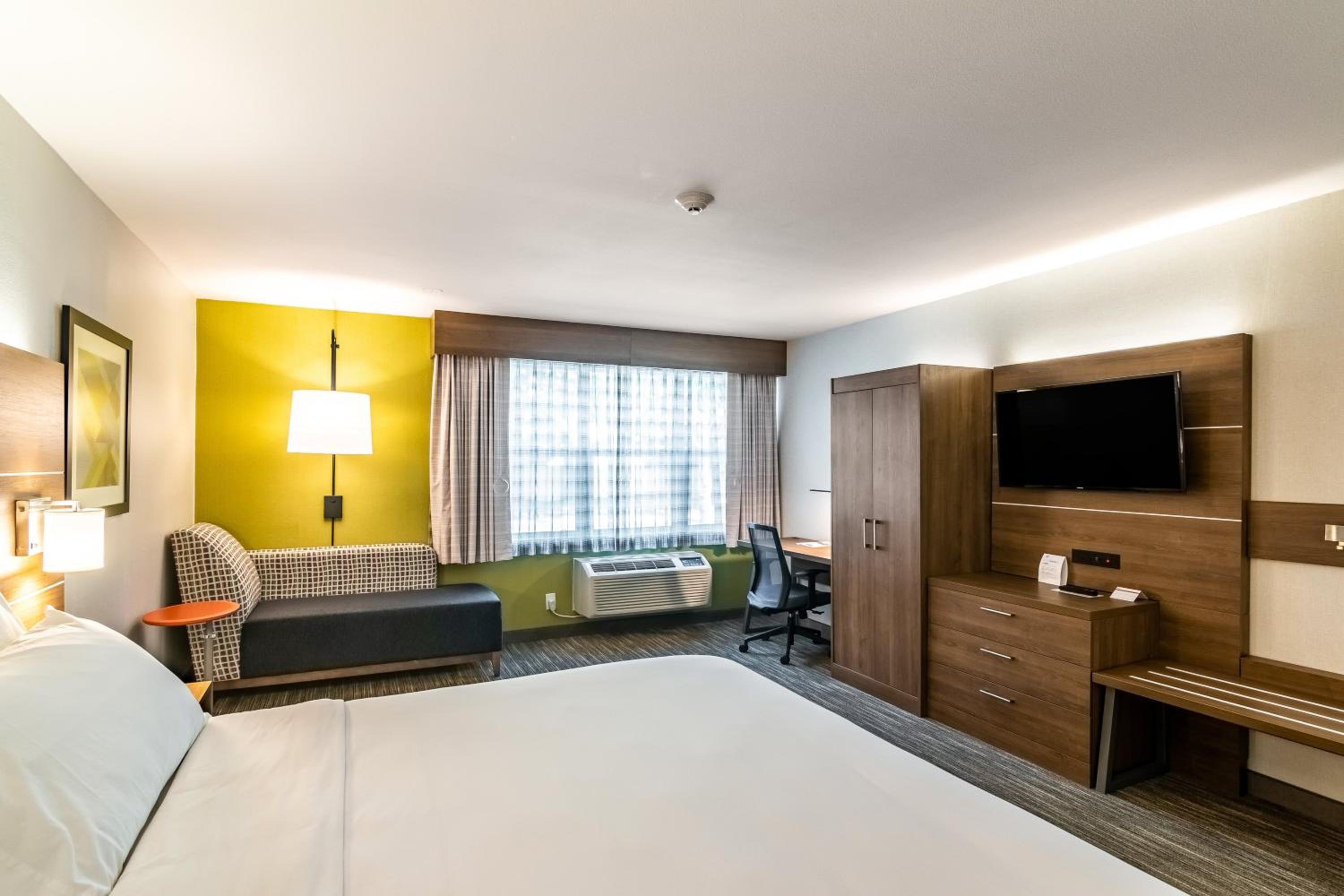 King Room - Mobility Access/Hearing Accessible - Photo 1