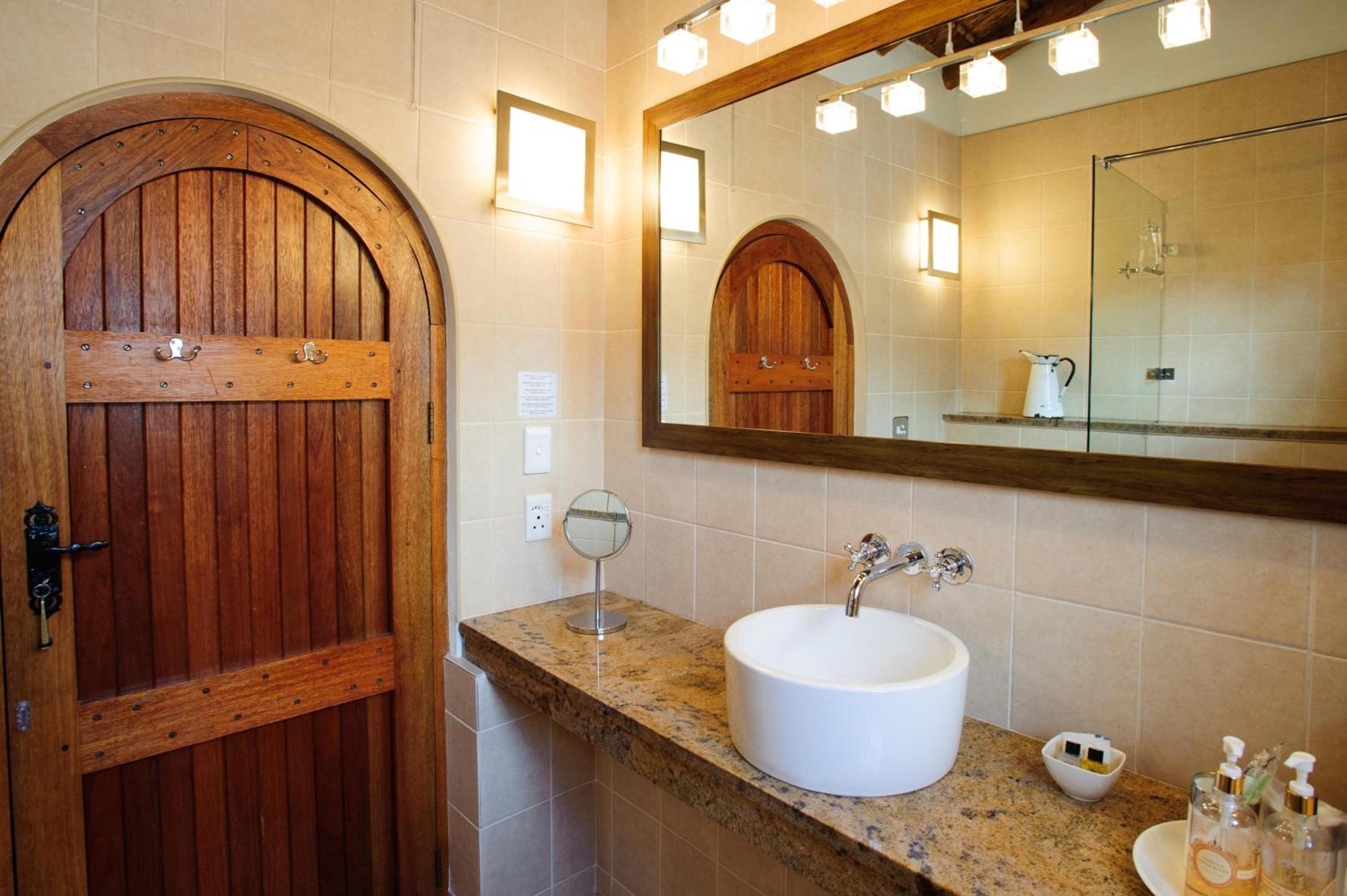 Luxury Suite - Photo 5