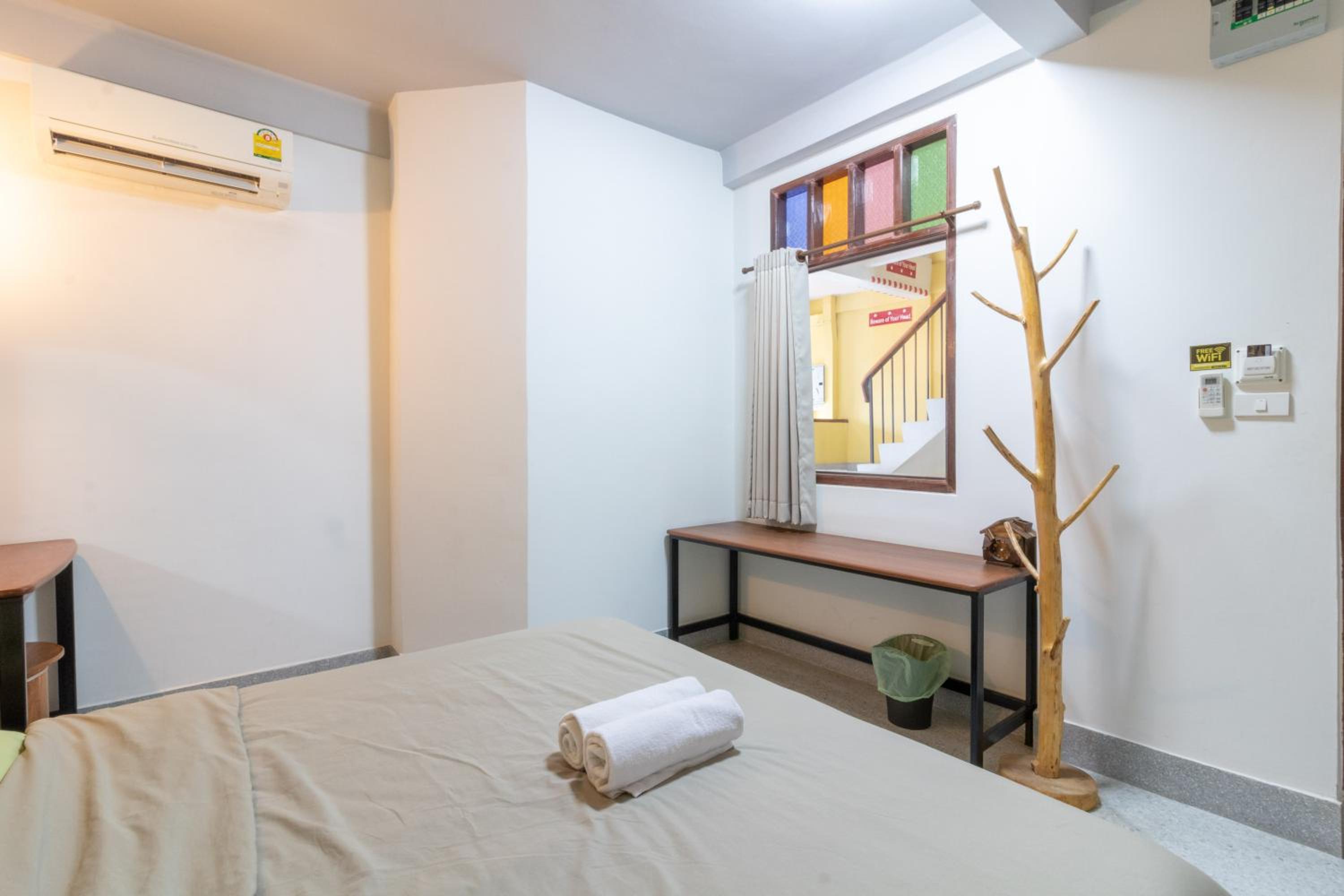 Double Room with Shared bathroom - No Window photo 2