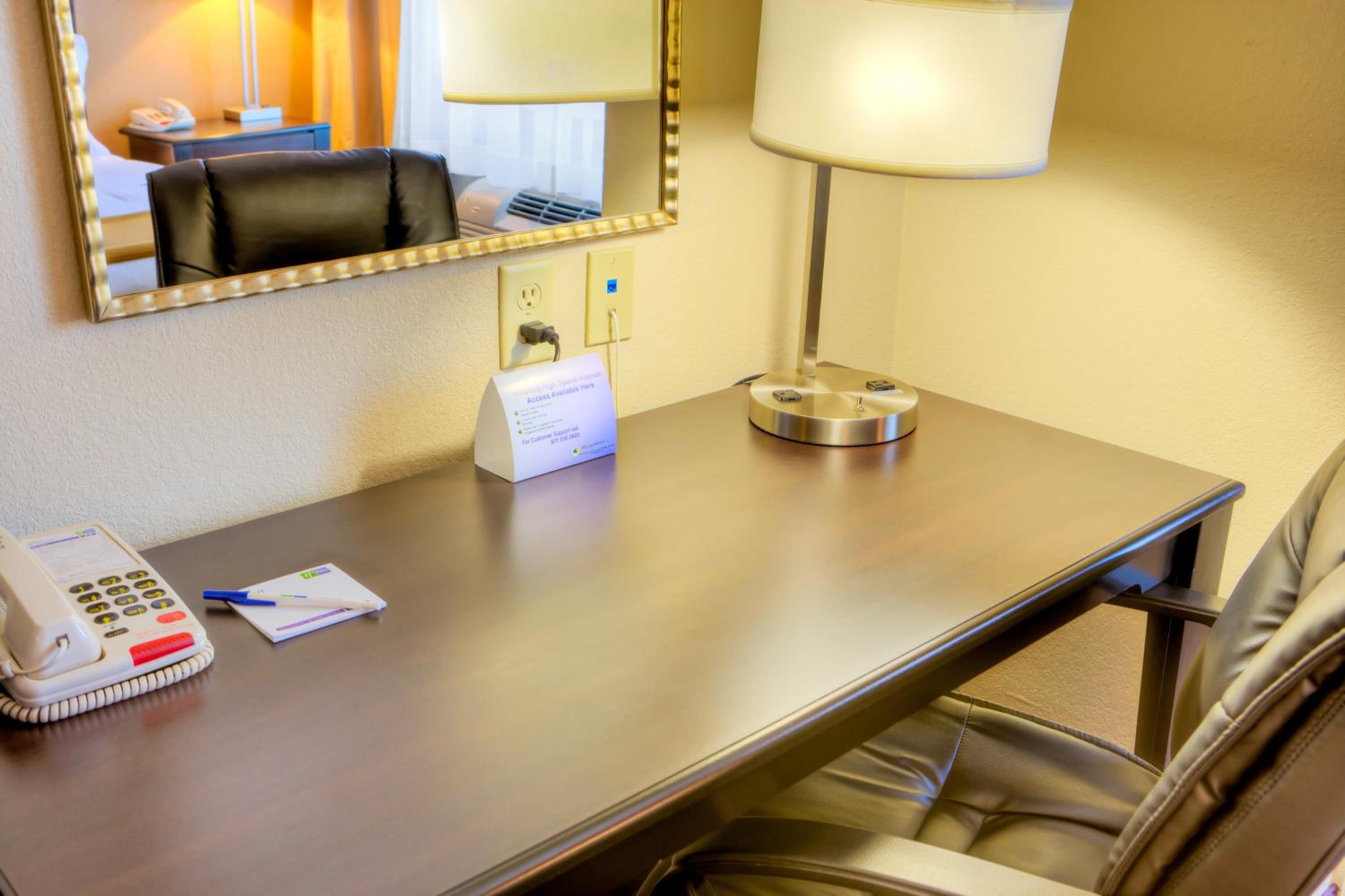 Standard King Room - Photo 3