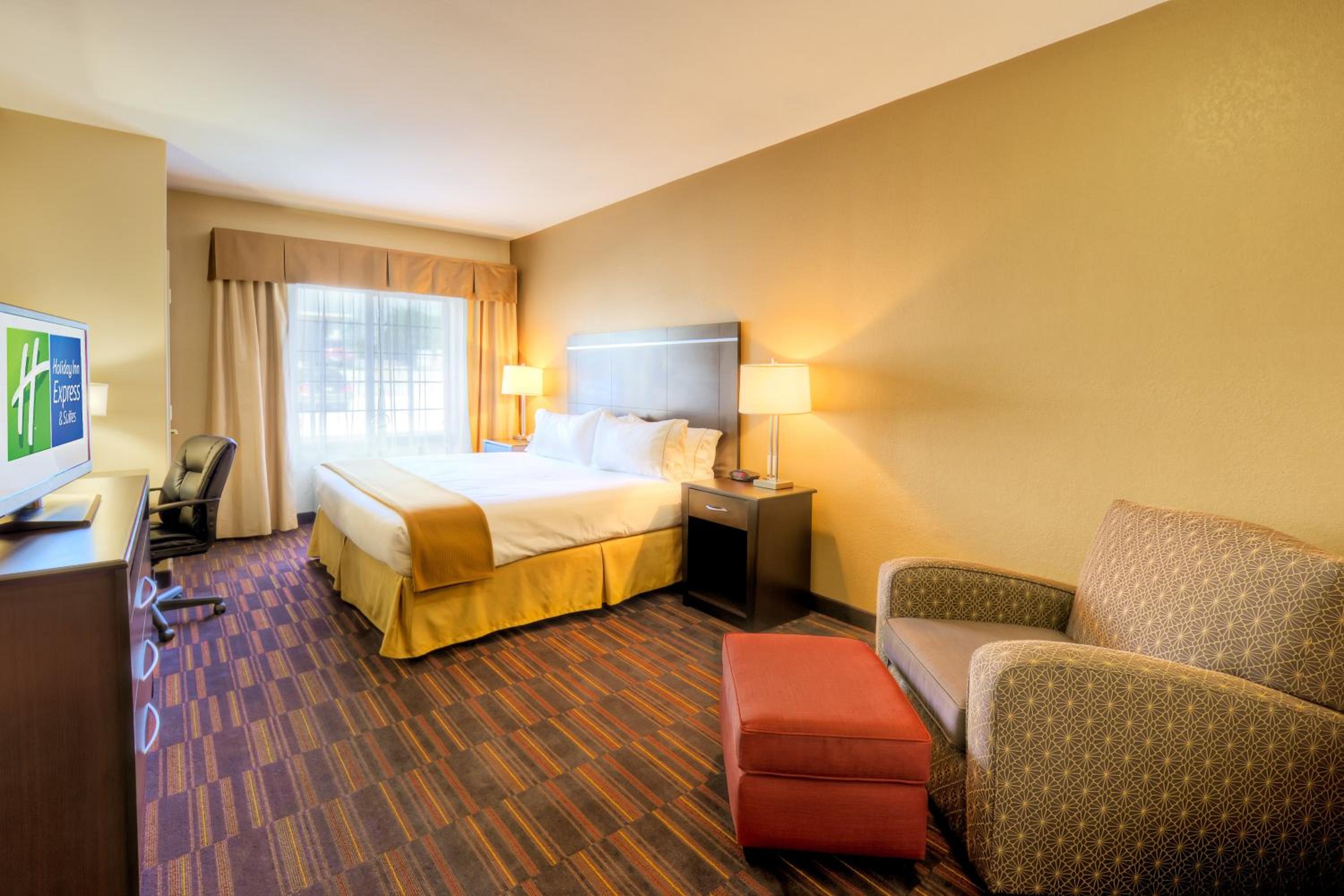 Standard King Room - Photo 4