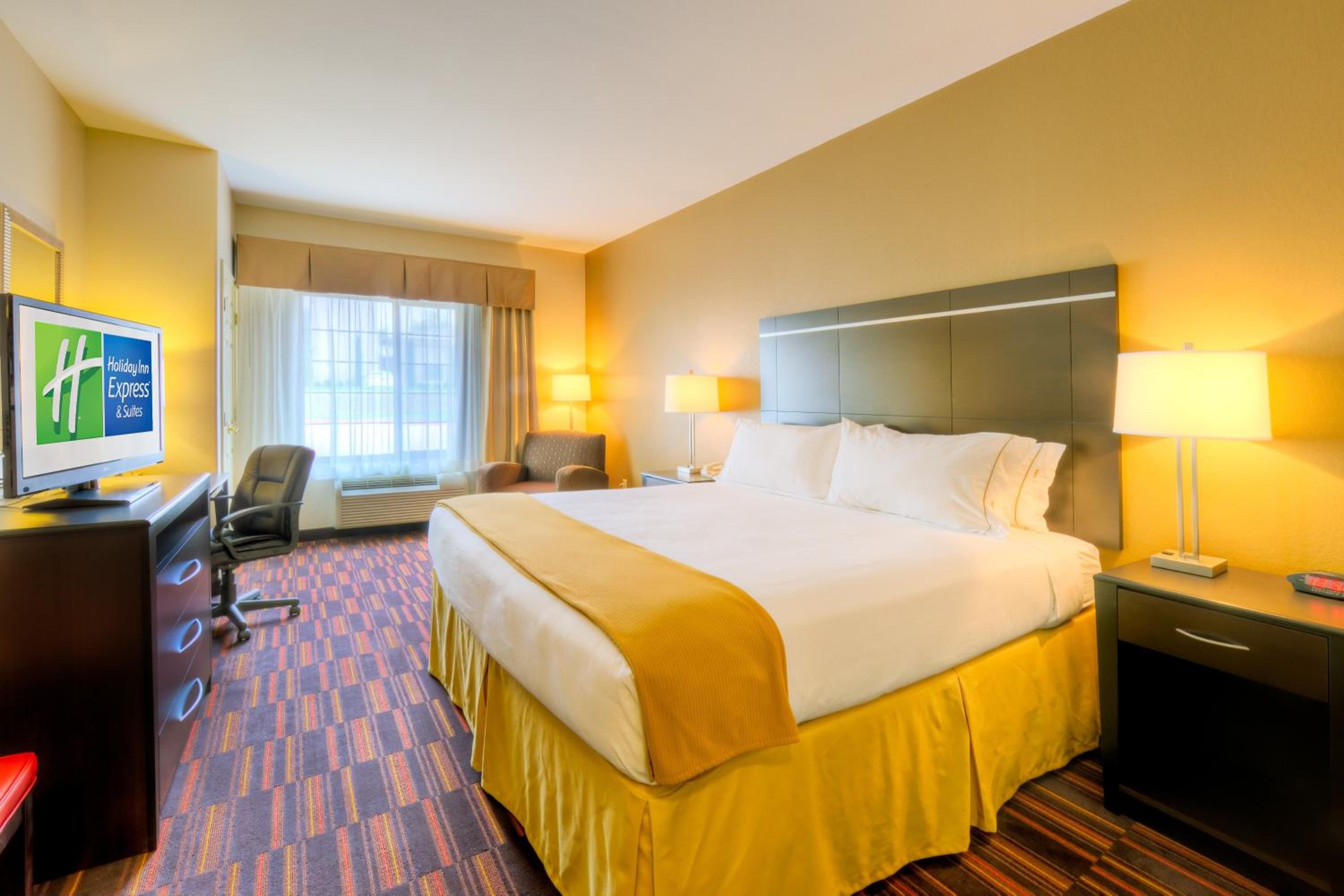 Standard King Room - Photo 1