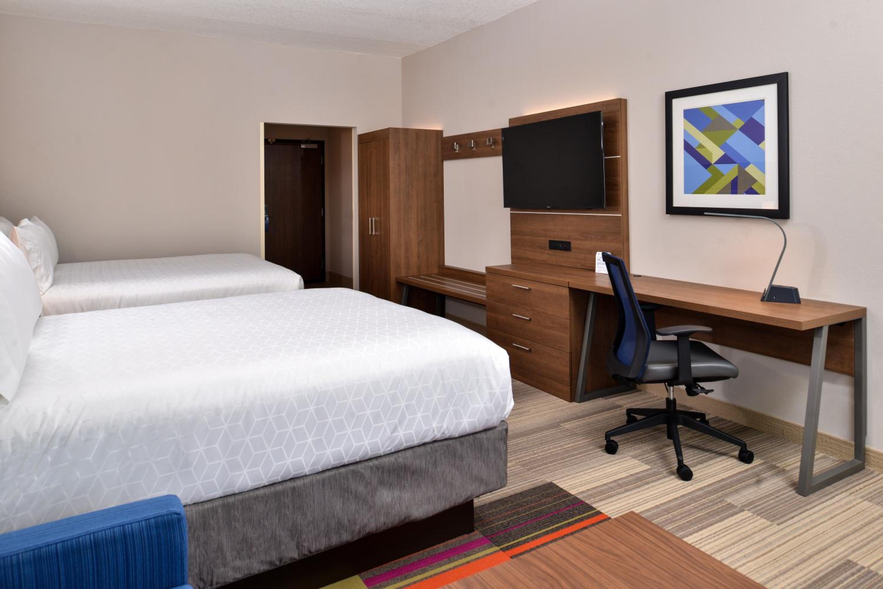 Suite with Two Queen Beds photo 2