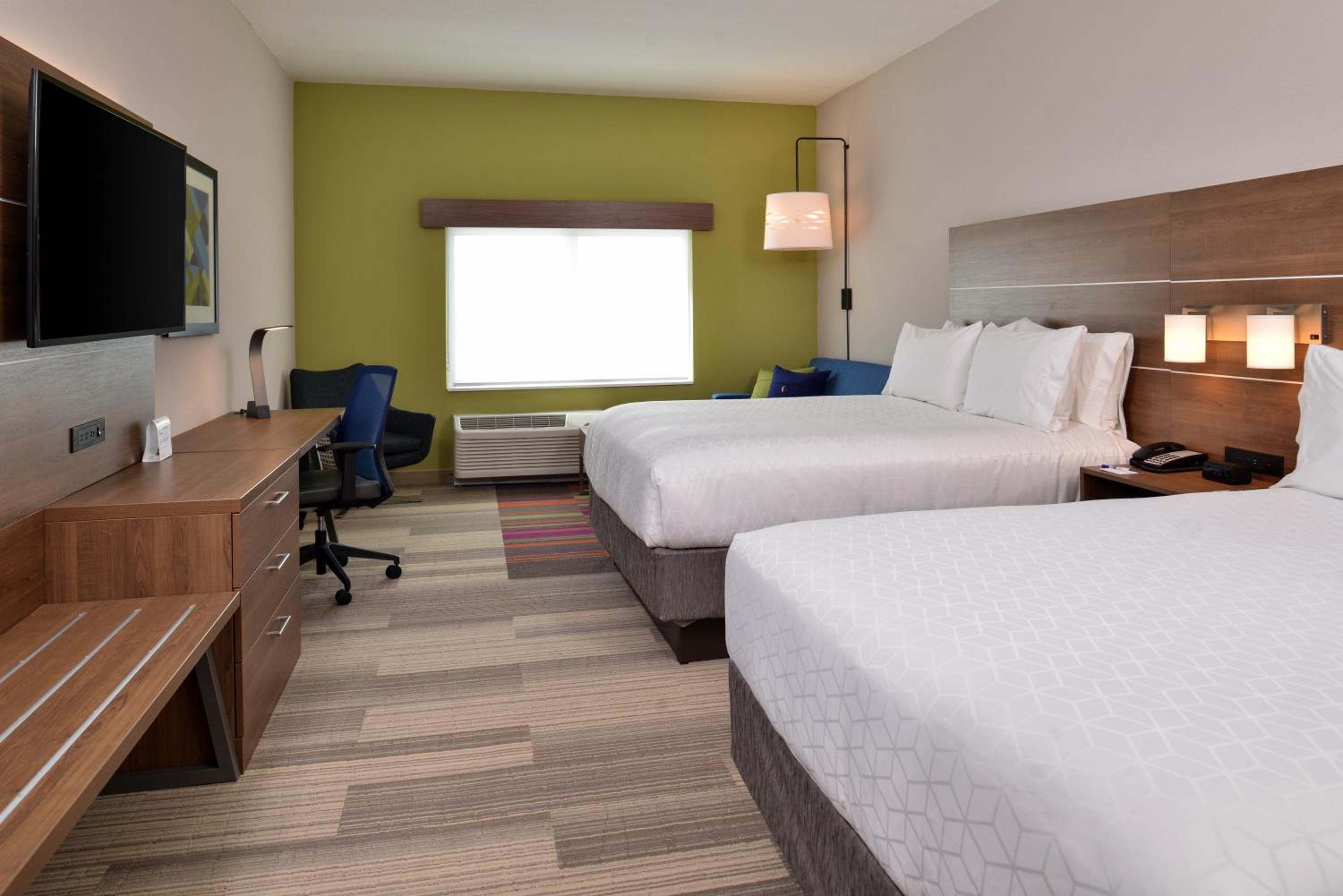 Queen Room with Two Queen Beds and Shower - Hearing Accessible/Non-Smoking photo 2