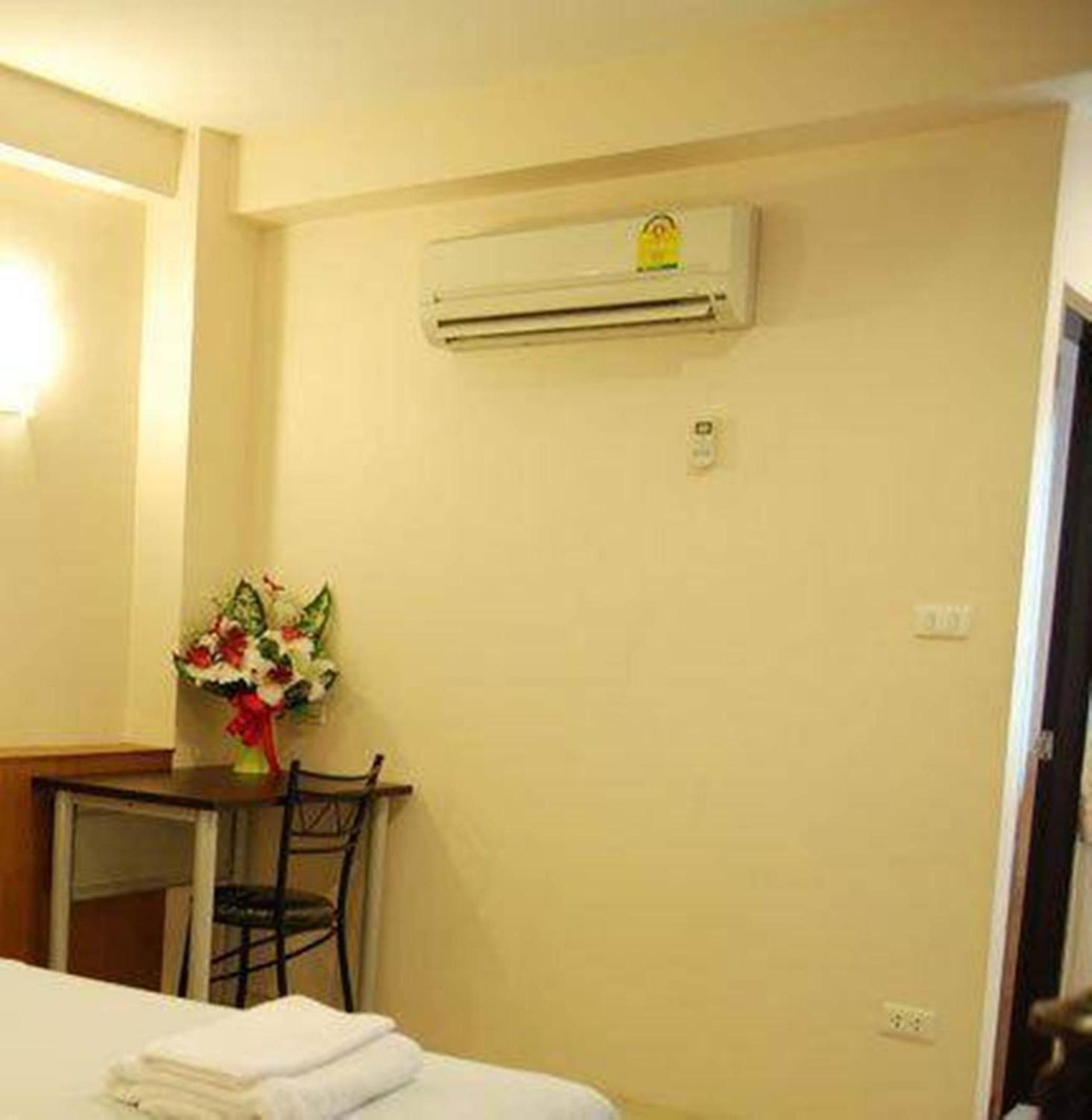 Deluxe Double or Twin Room photo 3