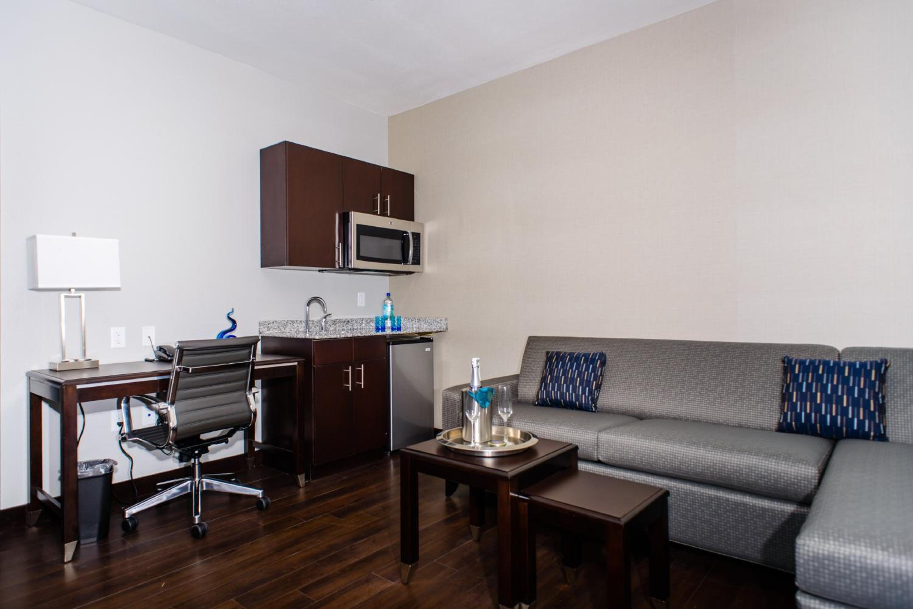 Queen Suite with Two Queen Beds - Hearing Accessible