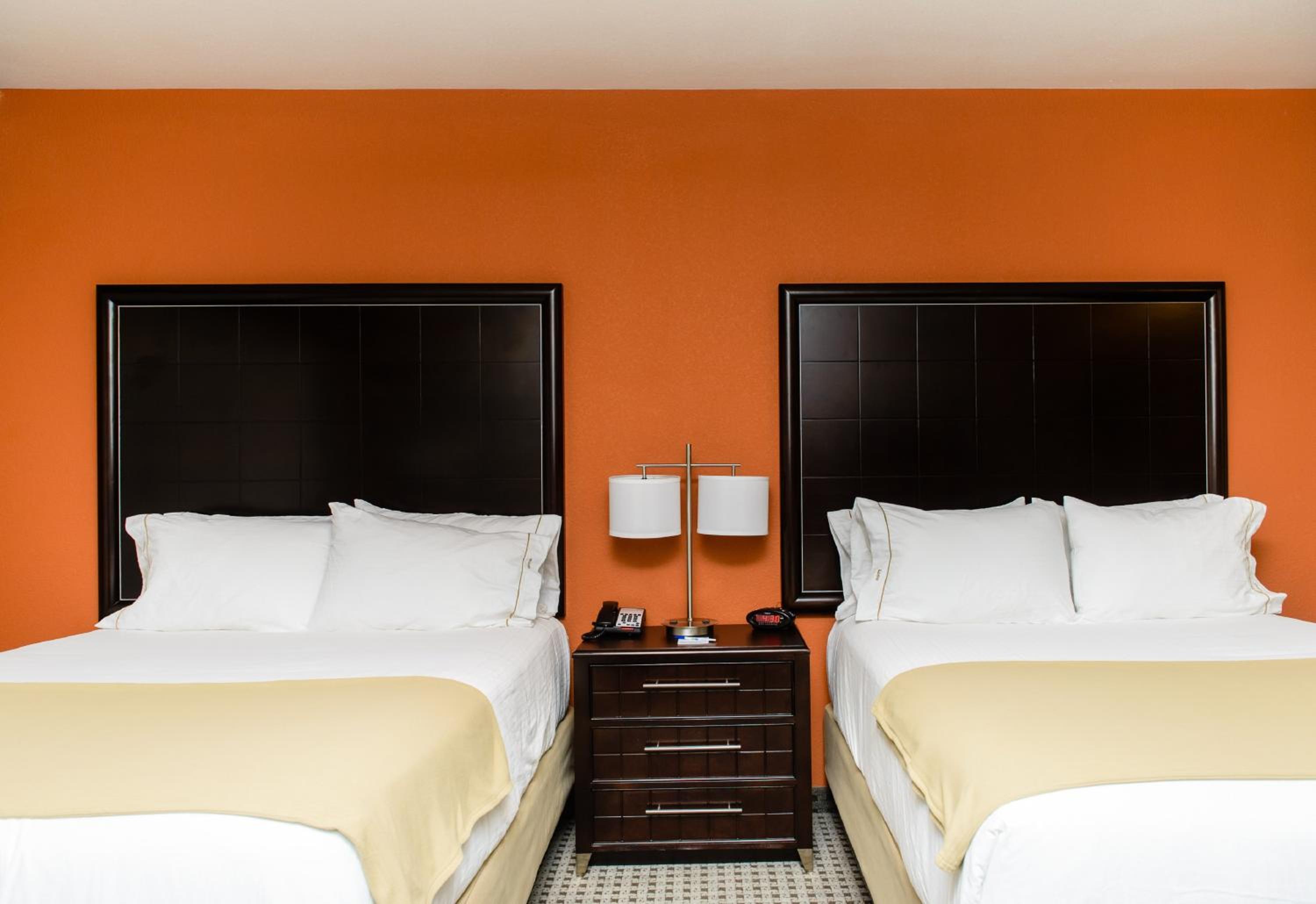 Double Room with Two Double Beds - Hearing Accessible/Non-Smoking