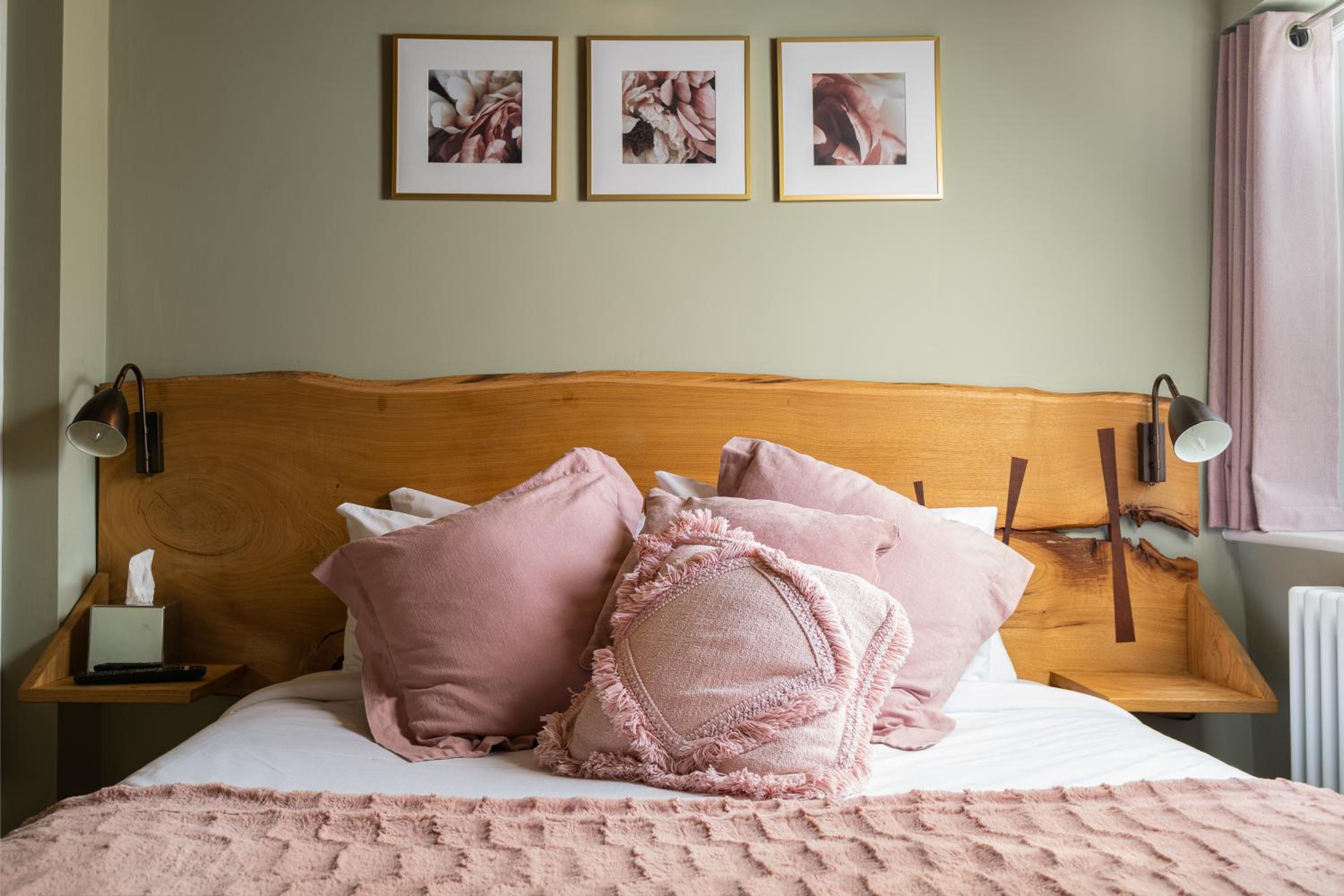 Superior King Room - Photo 7