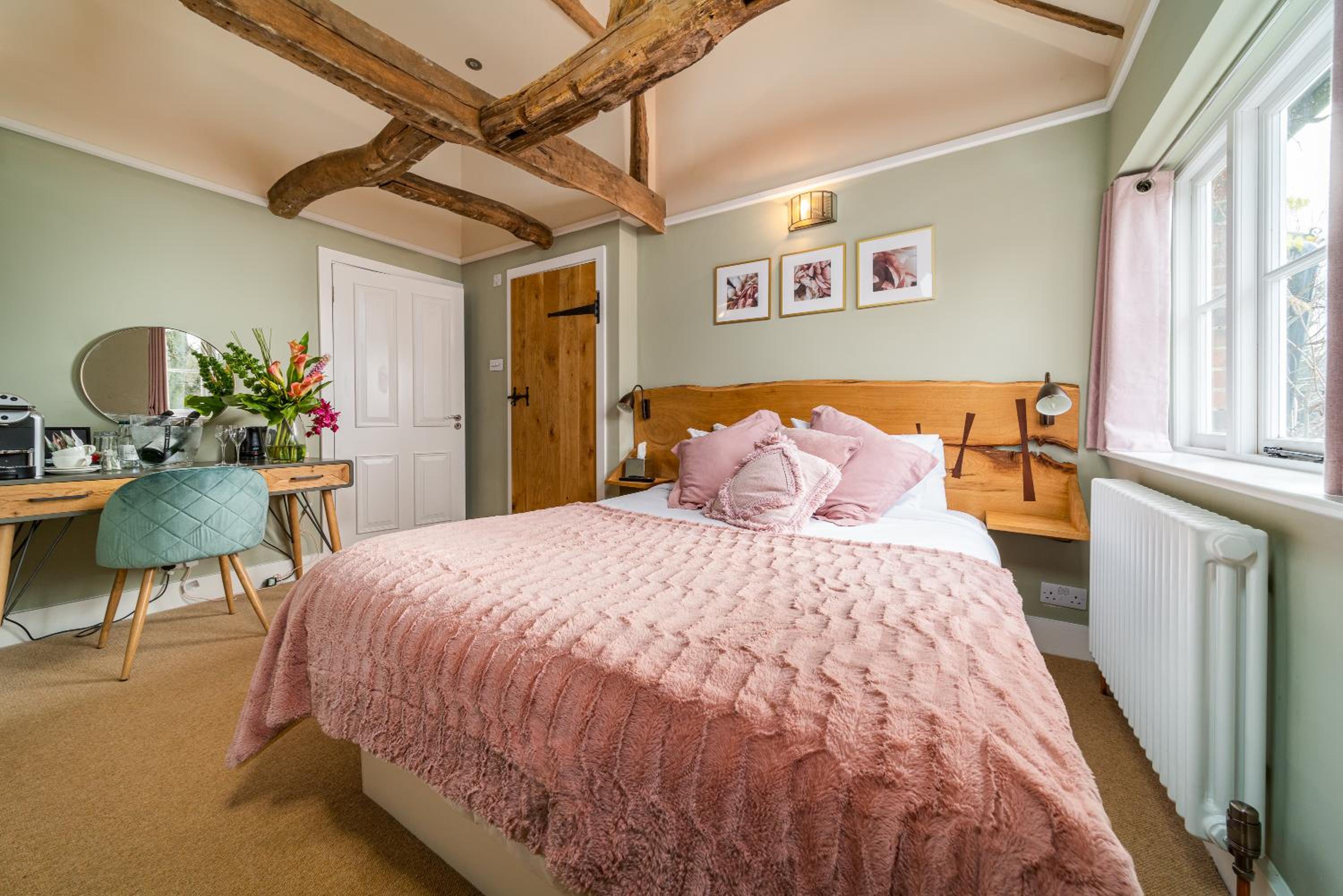 Superior King Room - Photo 6