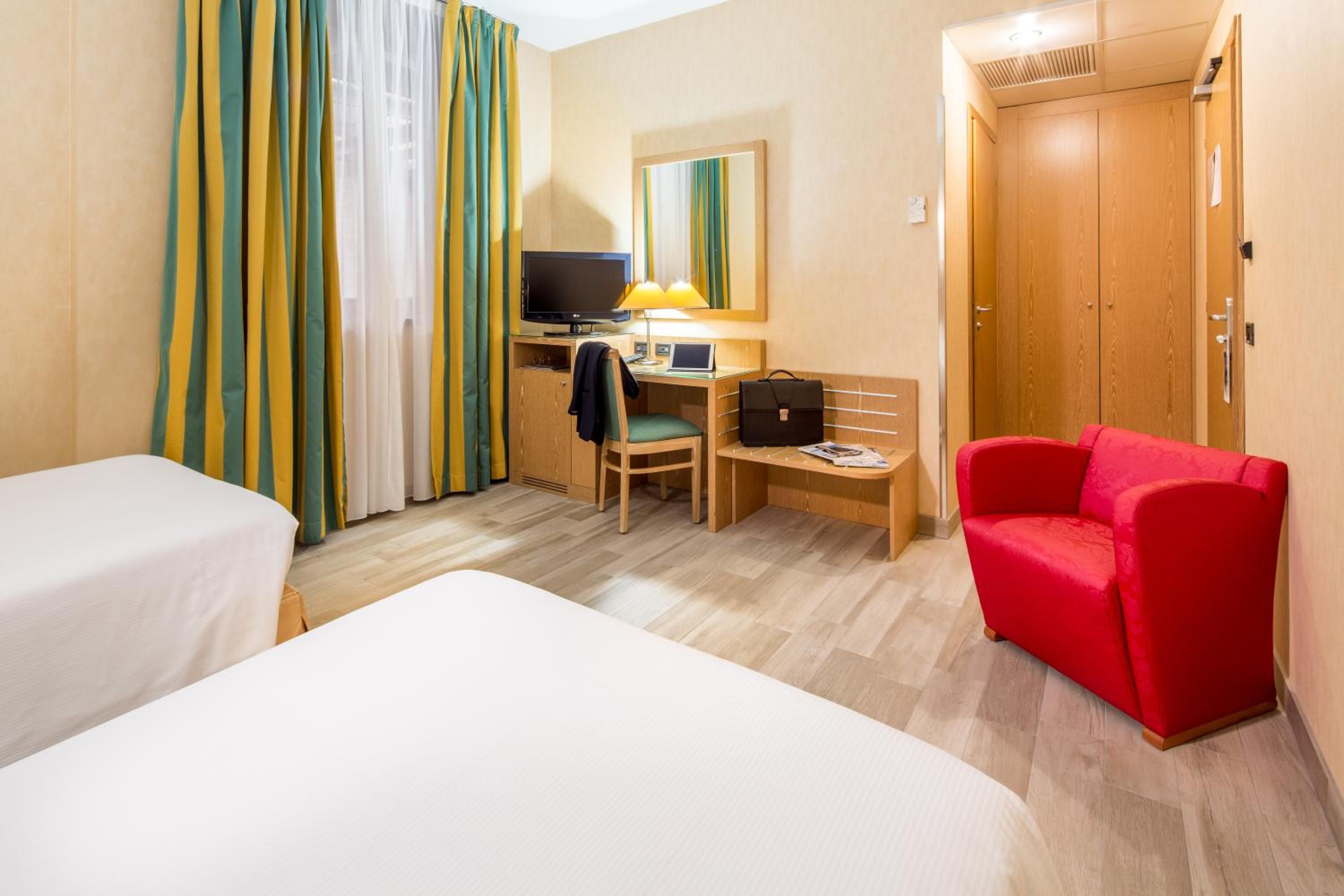 Standard Twin Room - Non-Smoking - Photo 7
