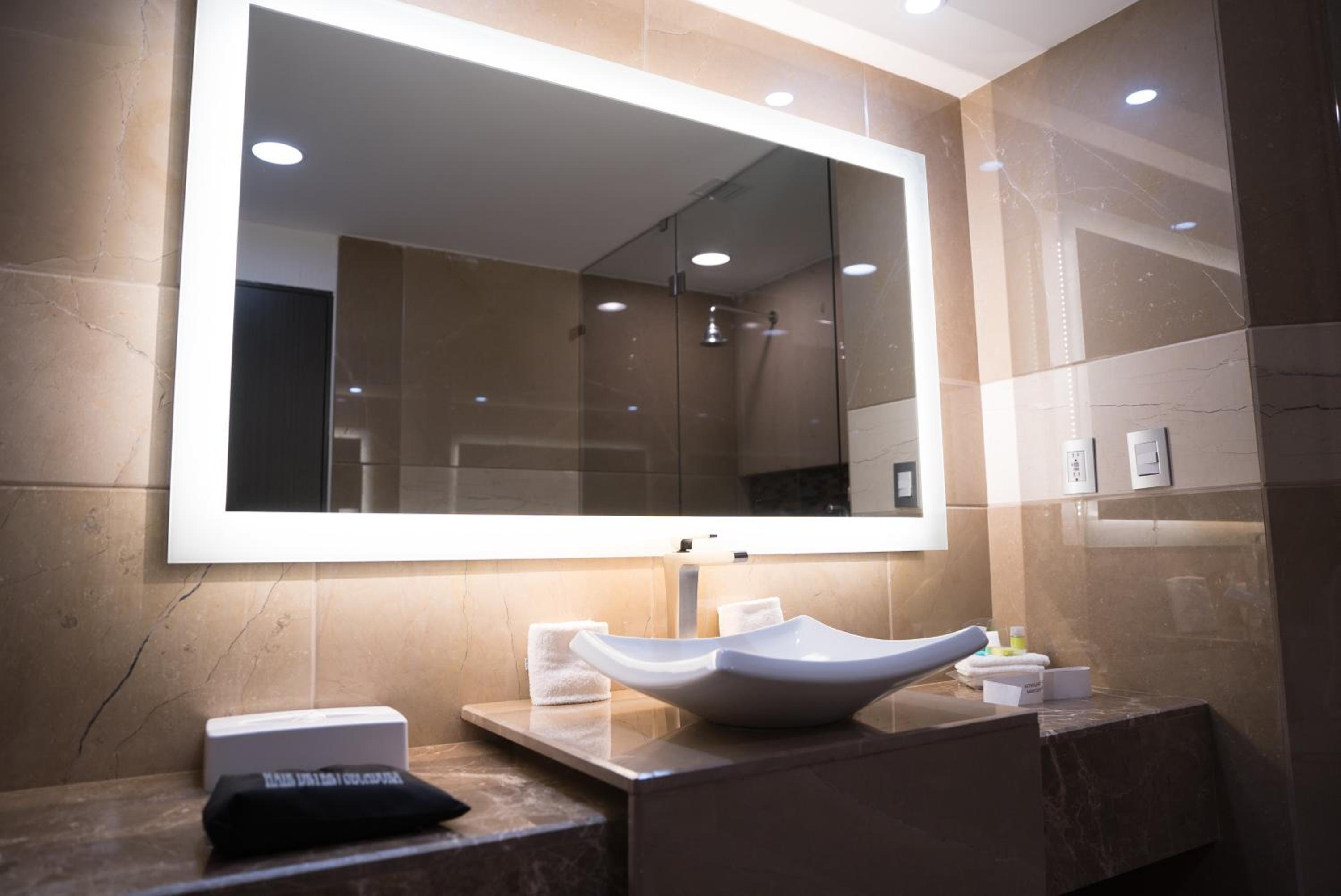 Standard Double Room with Two Double Beds and City View - Photo 6