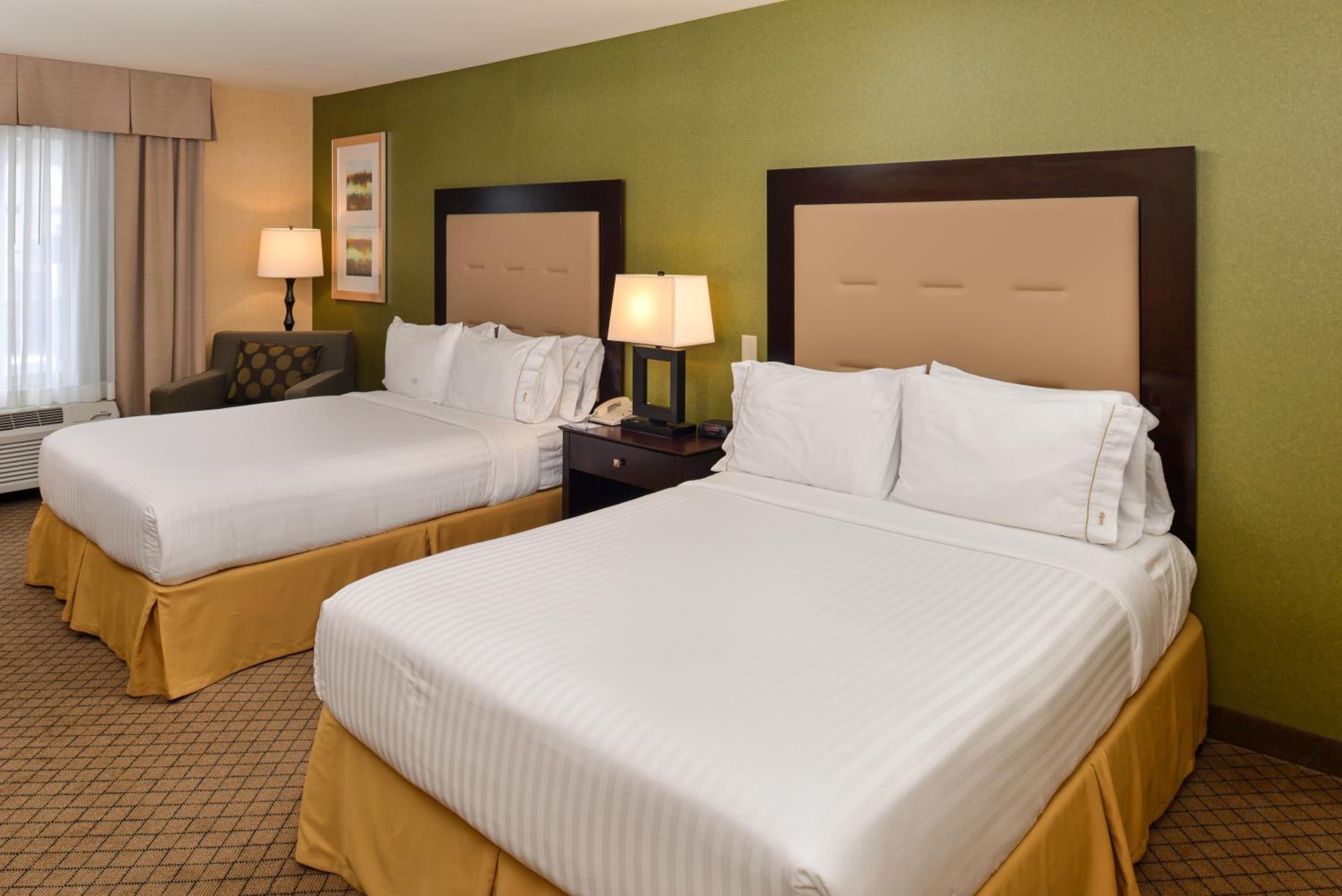 Standard Queen Room with Two Queen Beds - Photo 1