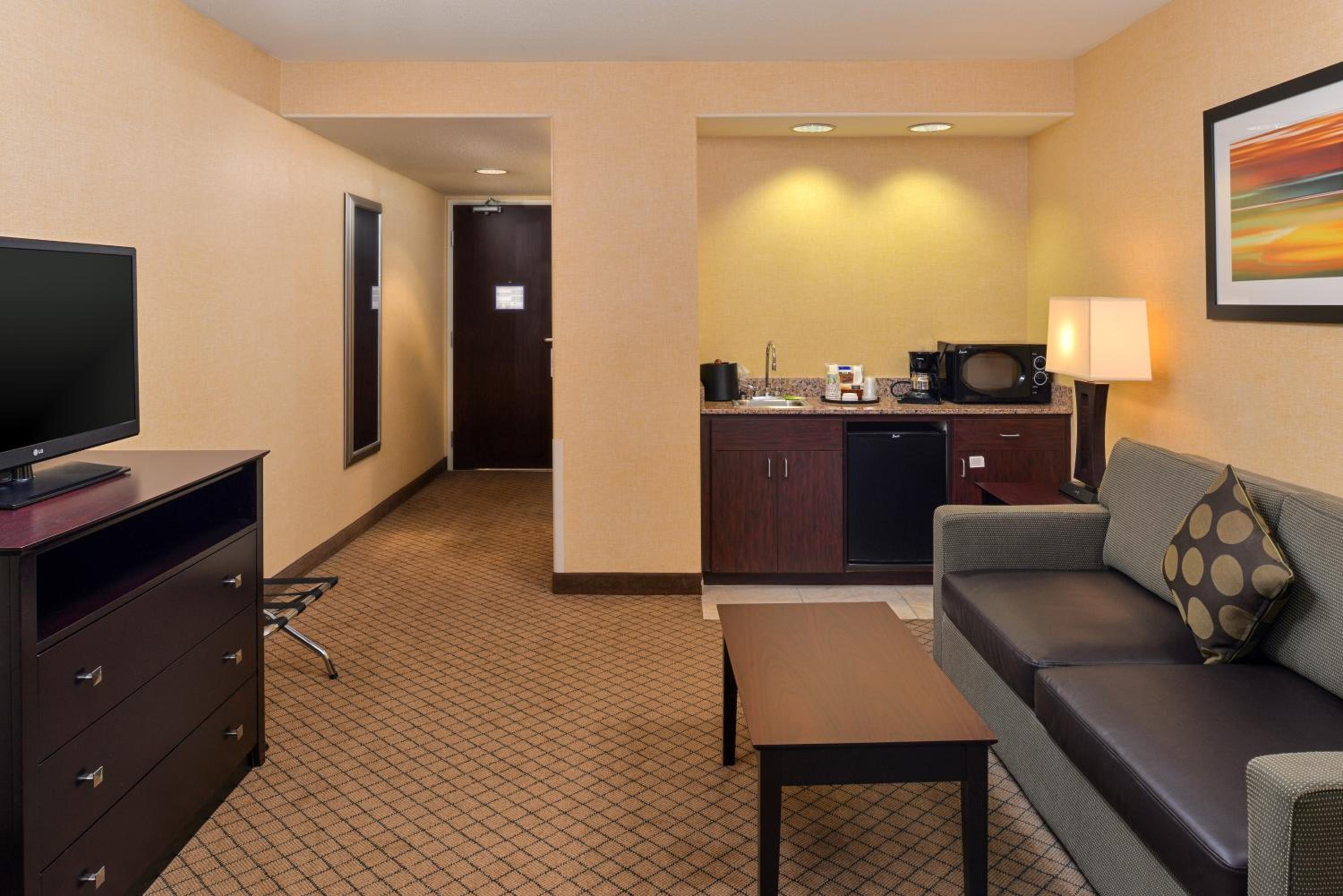 King Suite with Sofa Bed - Photo 5