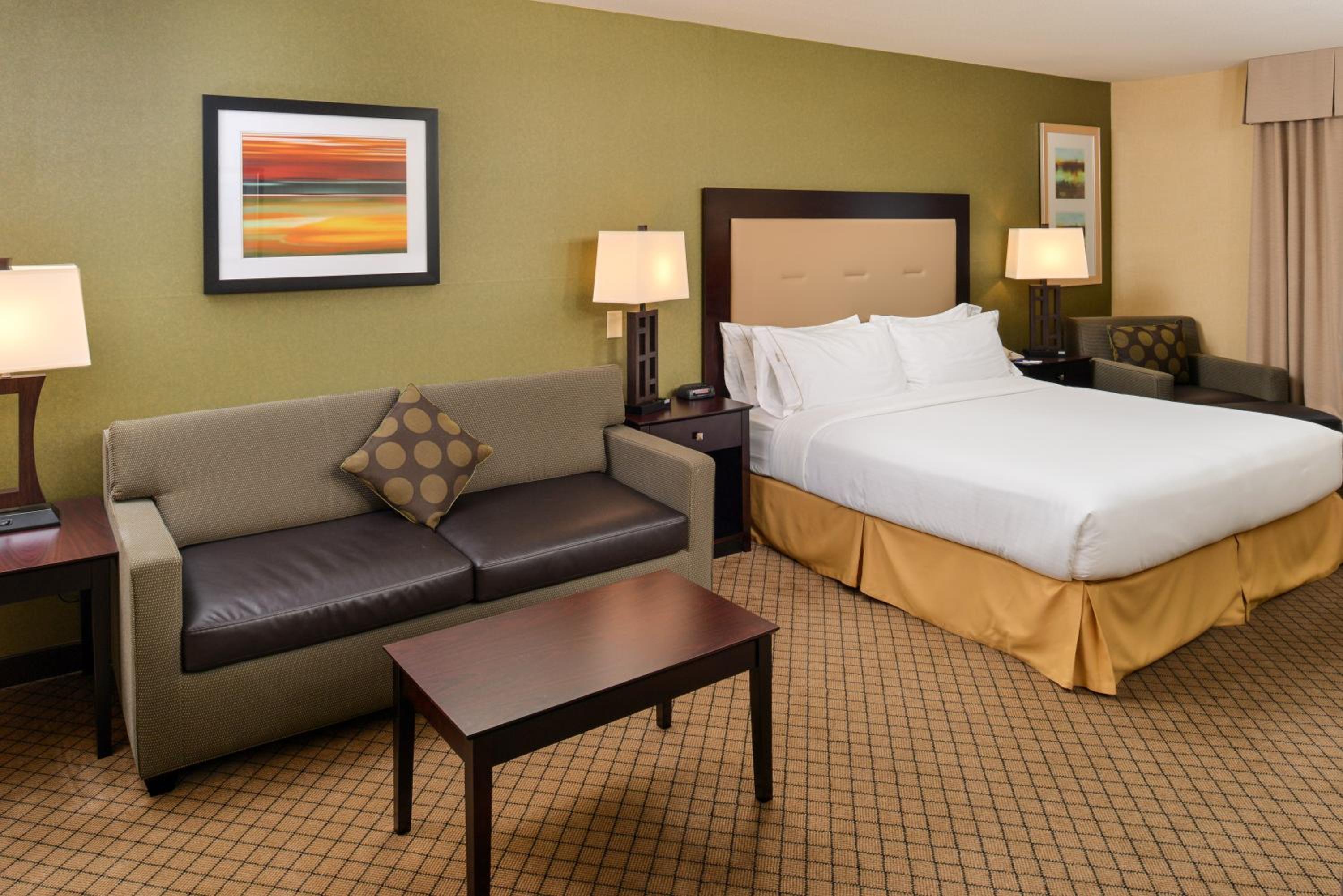 King Suite with Sofa Bed - Photo 3