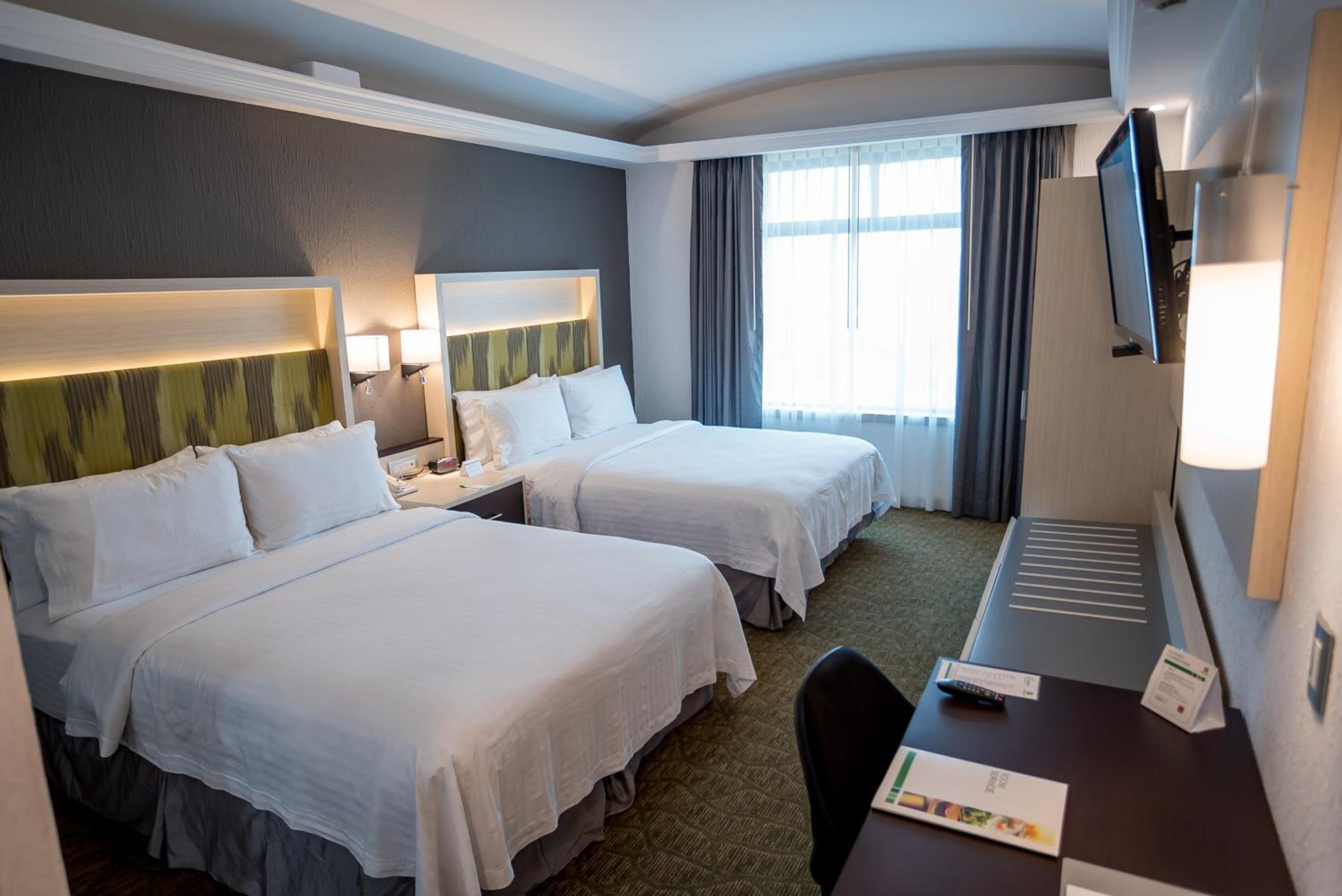 Standard Double Room with Two Double Beds and City View - Photo 2