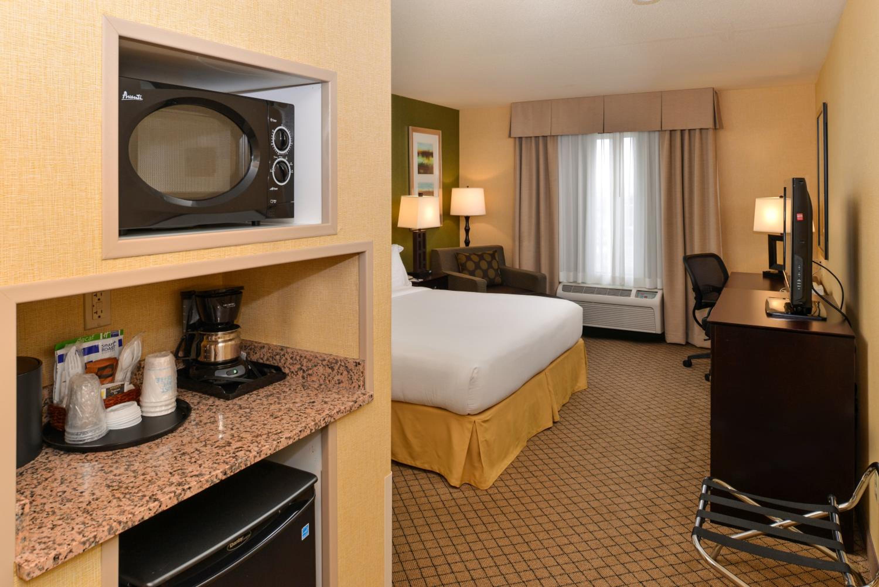Standard King Room - Photo 2