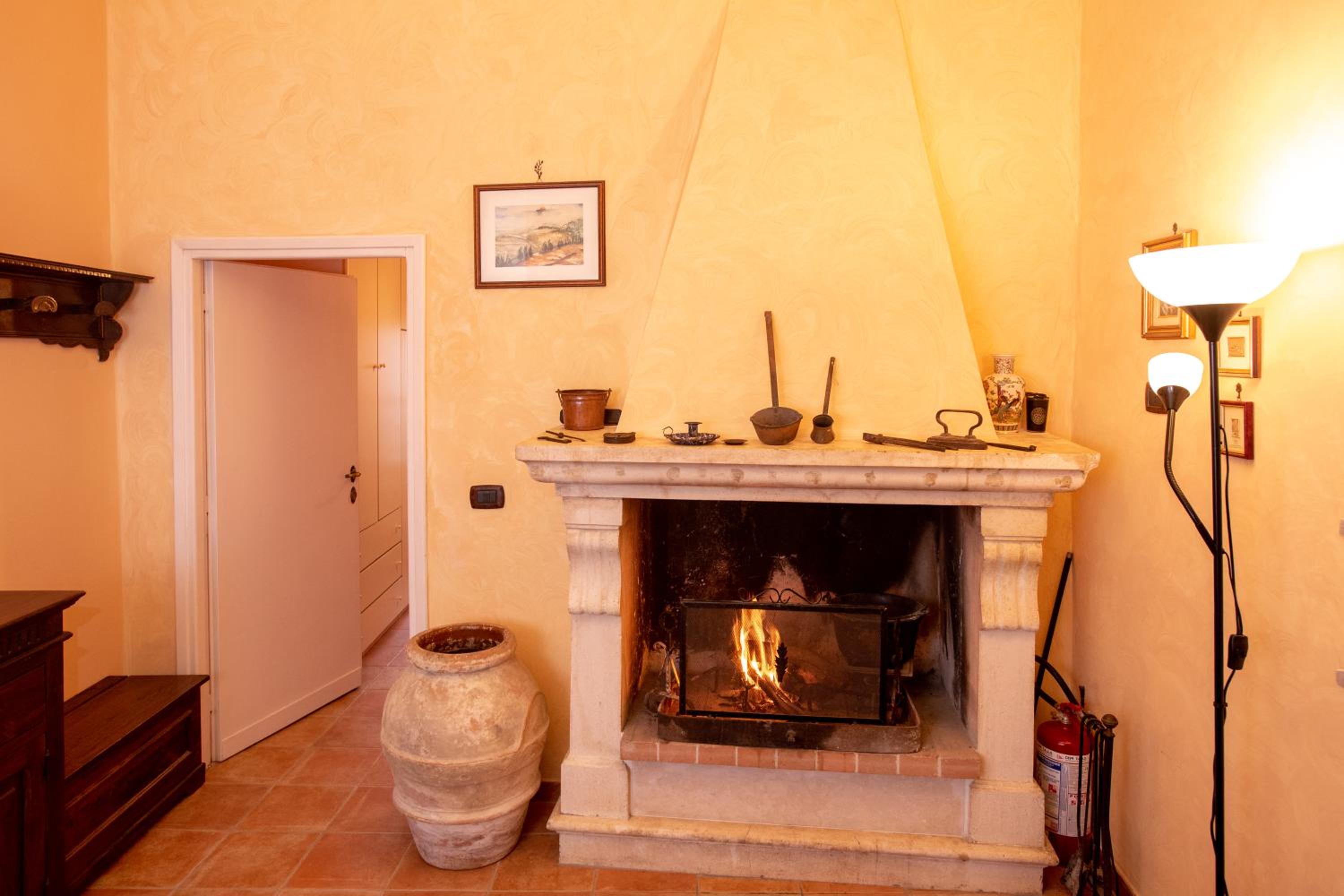 One-Bedroom House - Photo 25