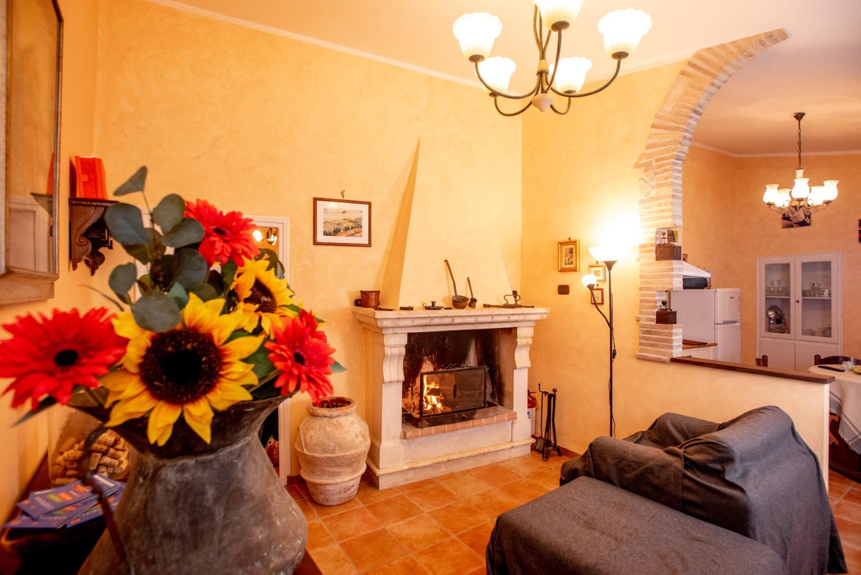 One-Bedroom House - Photo 18