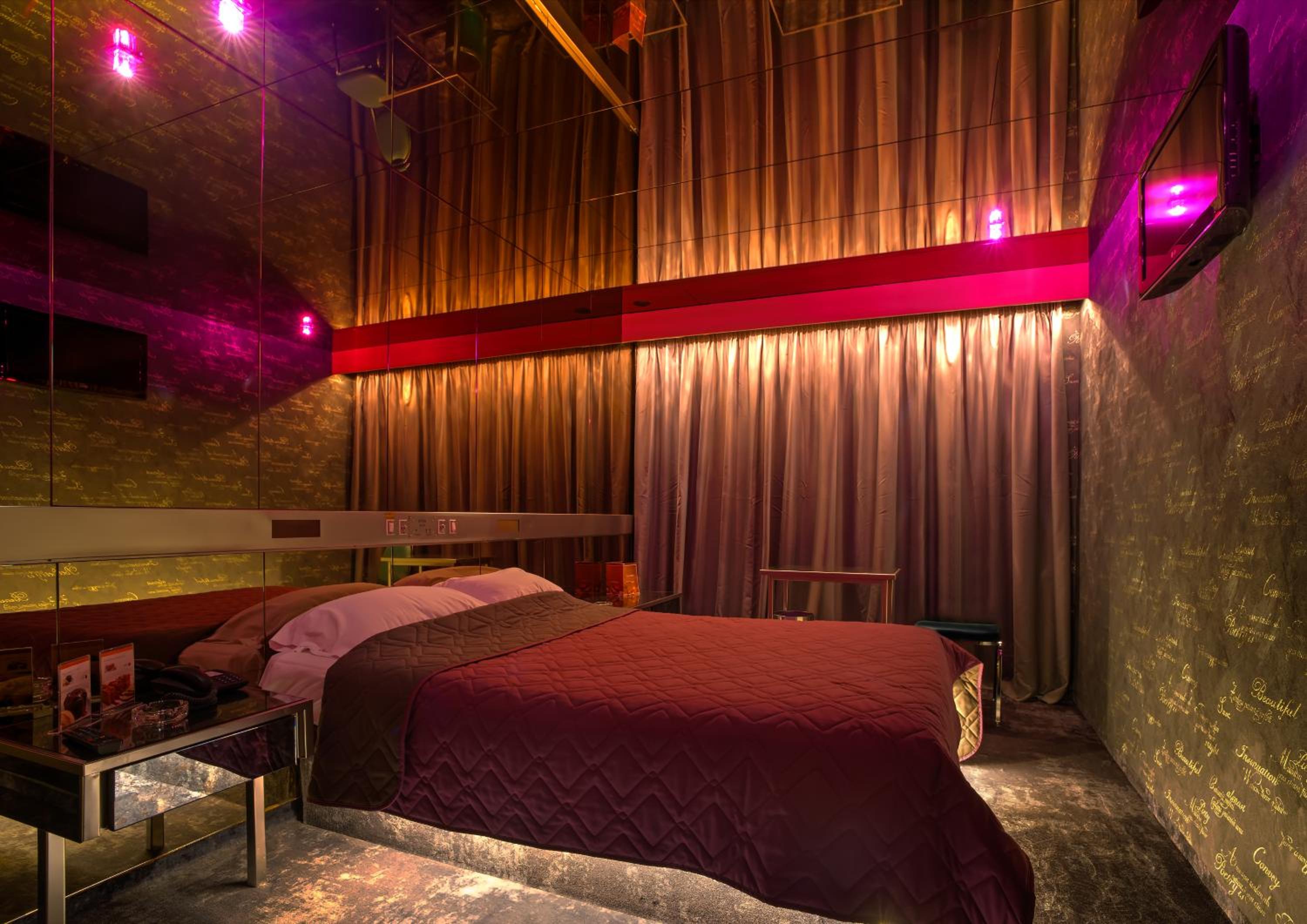 Deluxe Double Room with Shower - Photo 1
