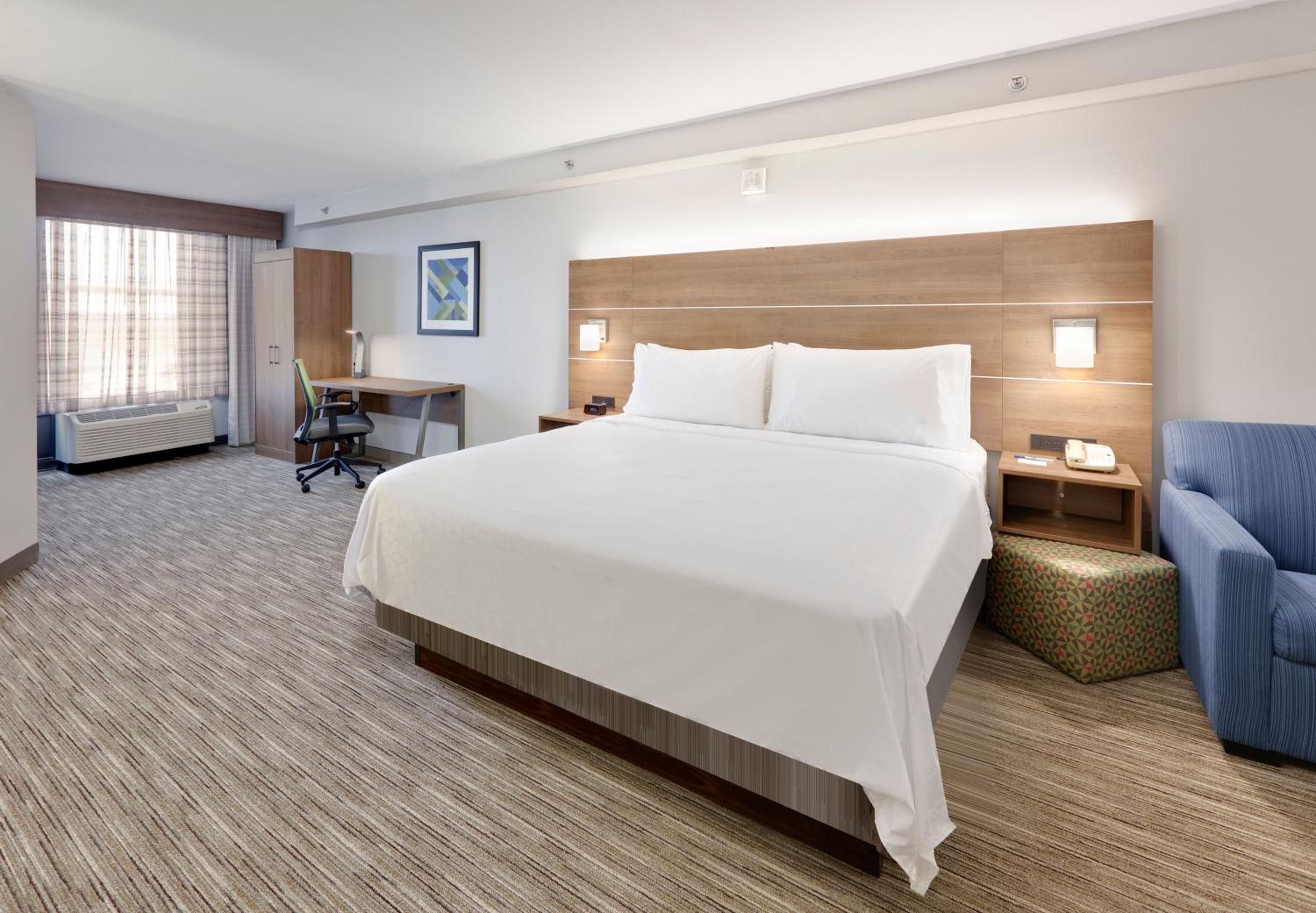 King Suite - Disability Access - Photo 4