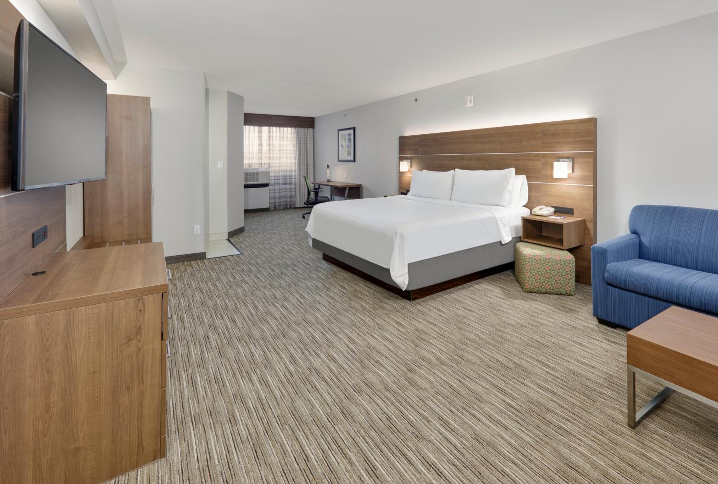 King Suite - Disability Access - Photo 1